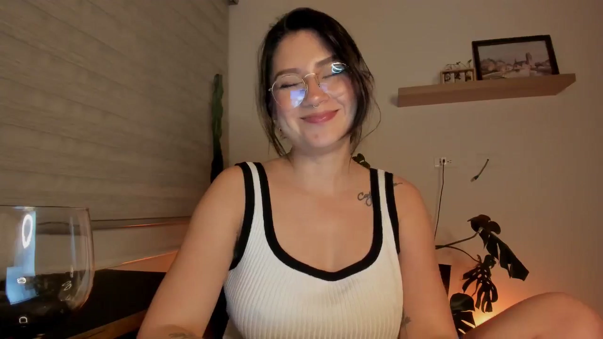Gallery image thumbnail from Lindsoft's myfreecams stream on, 10/23/2024, 03:54 image 9 of 20