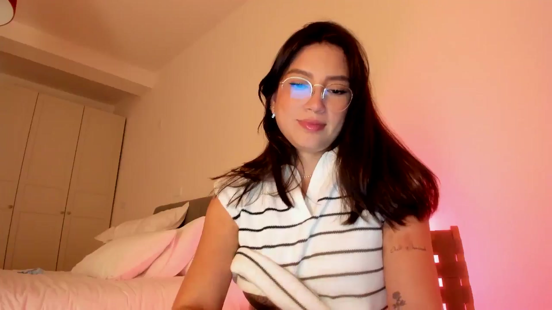Gallery image thumbnail from Lindsoft's myfreecams stream on, 04/07/2025, 20:38 image 6 of 20