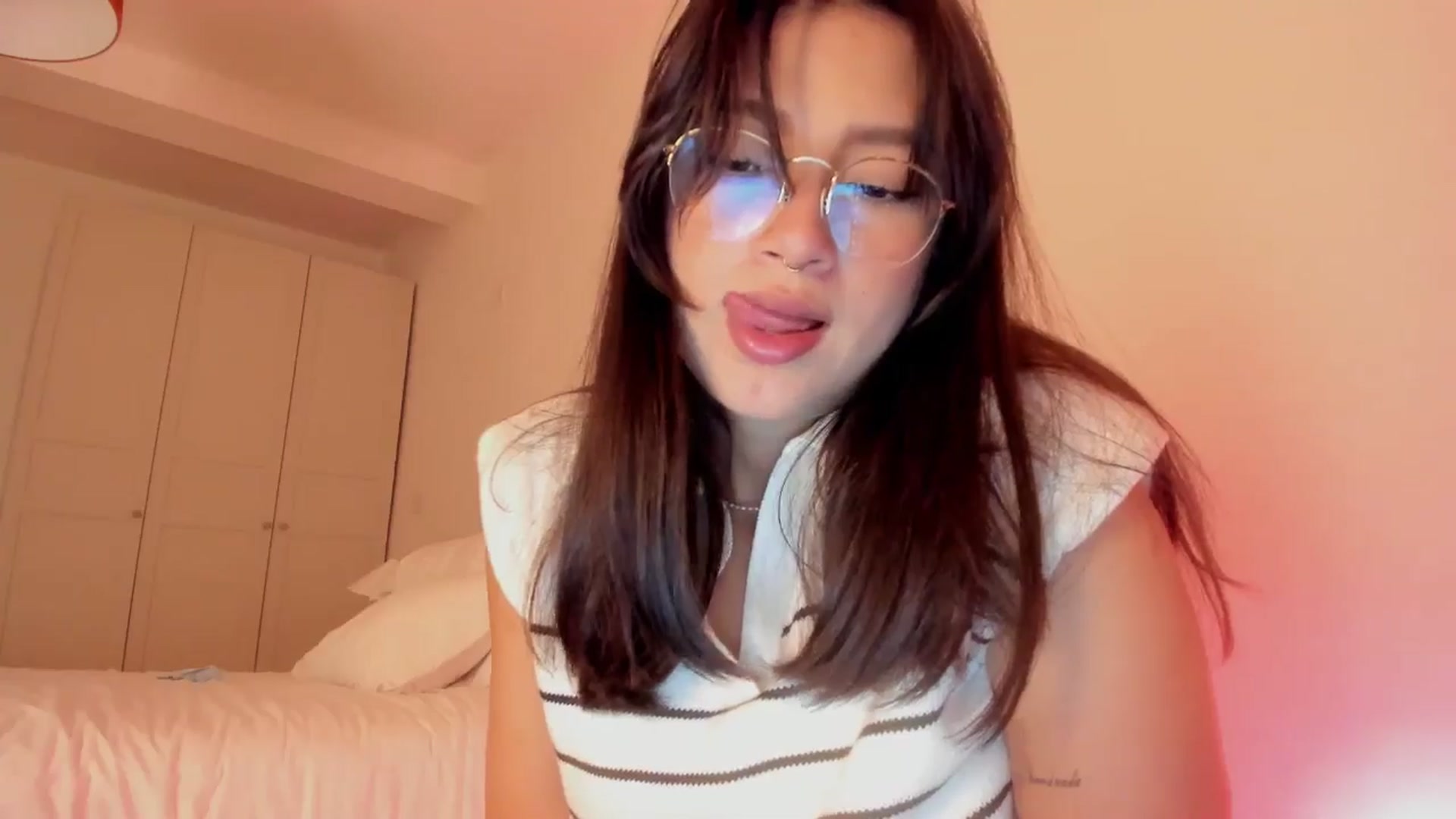 Gallery image thumbnail from Lindsoft's myfreecams stream on, 04/07/2025, 21:52 image 12 of 20