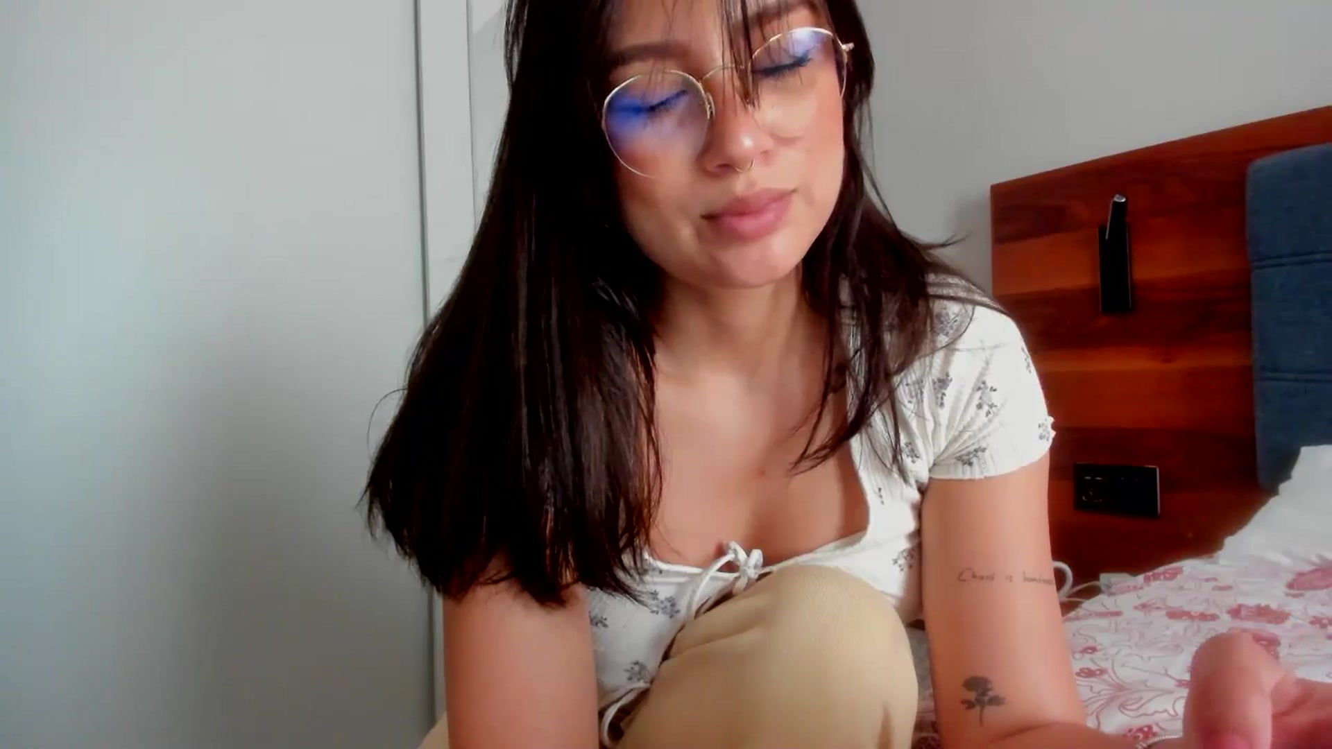 Gallery image thumbnail from Lindsoft's myfreecams stream on, 05/04/2025, 13:38 image 5 of 20