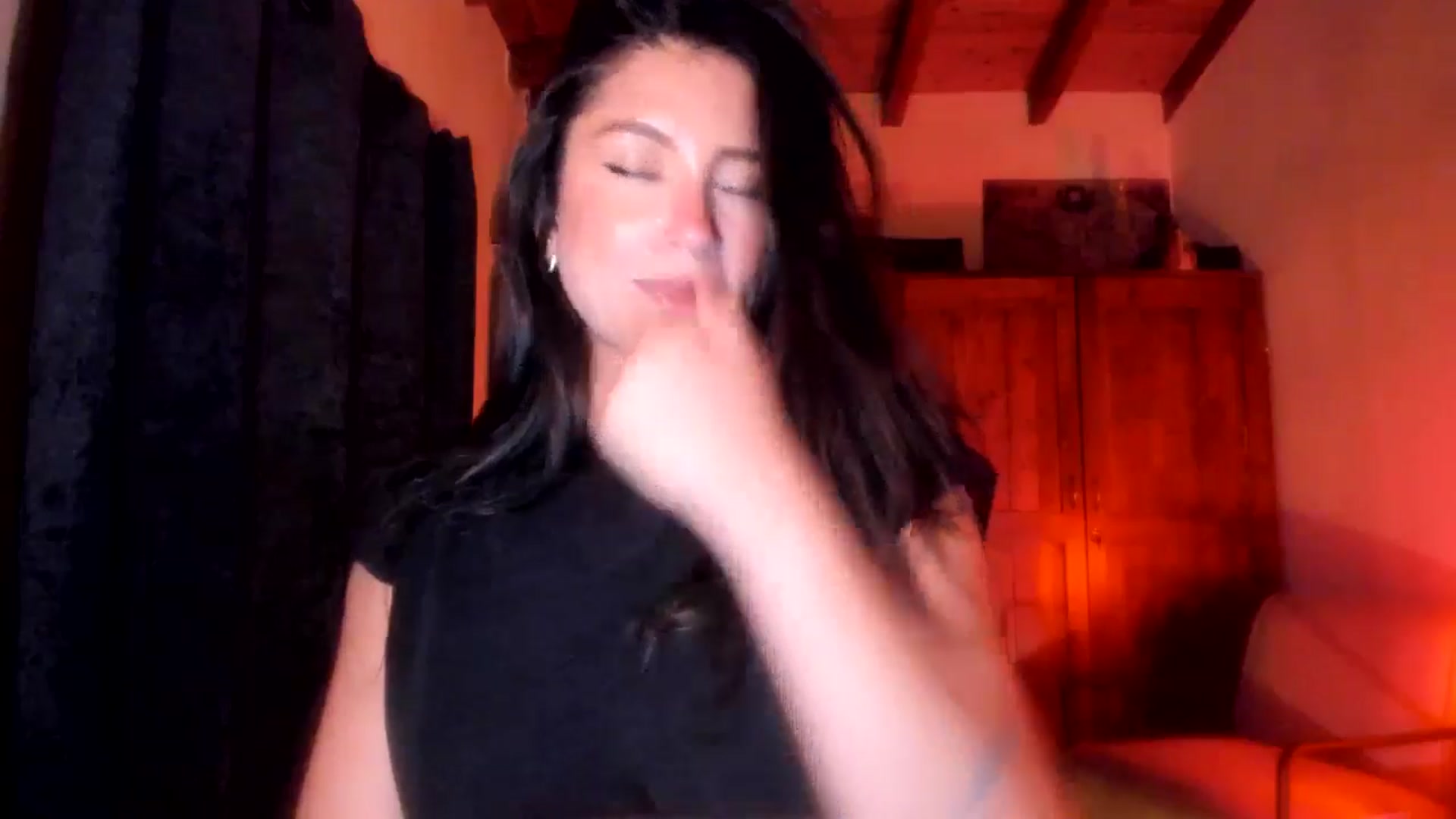 Gallery image thumbnail from Lindsoft's myfreecams stream on, 10/30/2025, 02:30 image 15 of 20