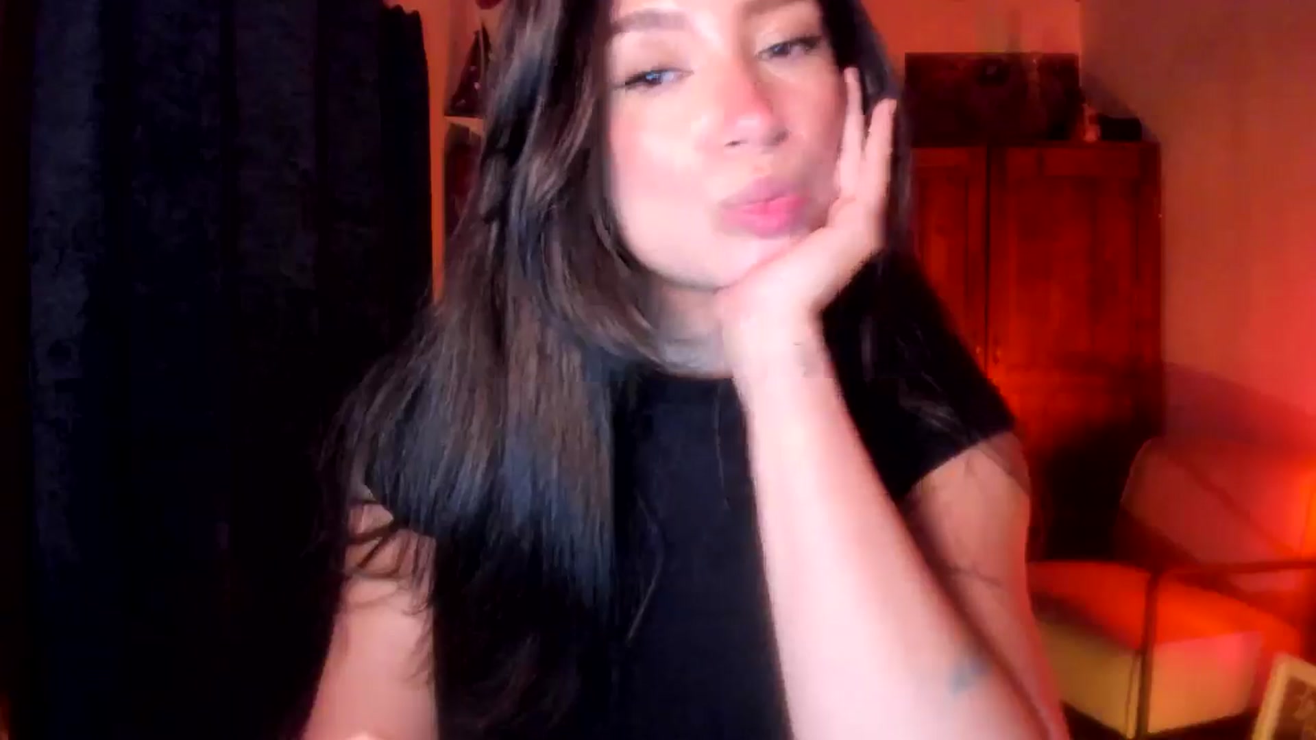 Gallery image thumbnail from Lindsoft's myfreecams stream on, 10/30/2025, 02:49 image 13 of 20