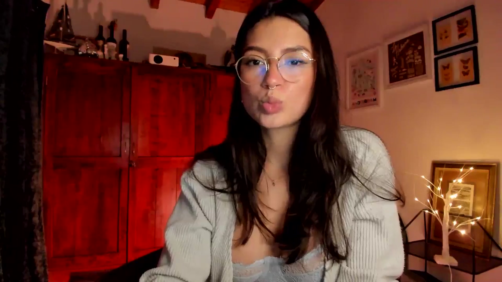 Gallery image thumbnail from Lindsoft's myfreecams stream on, 12/16/2025, 03:32 image 11 of 20