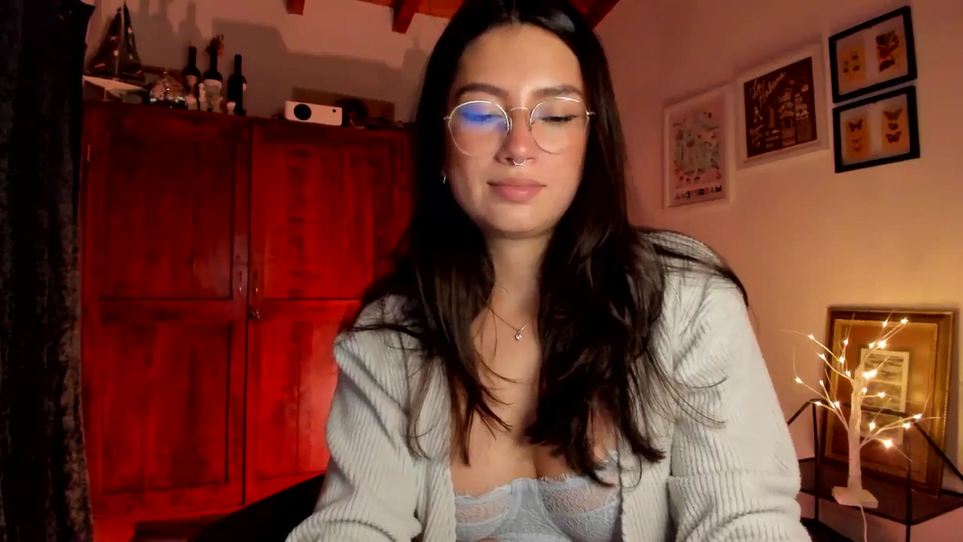 Gallery image thumbnail from Lindsoft's myfreecams stream on, 12/16/2025, 03:32 image 9 of 20