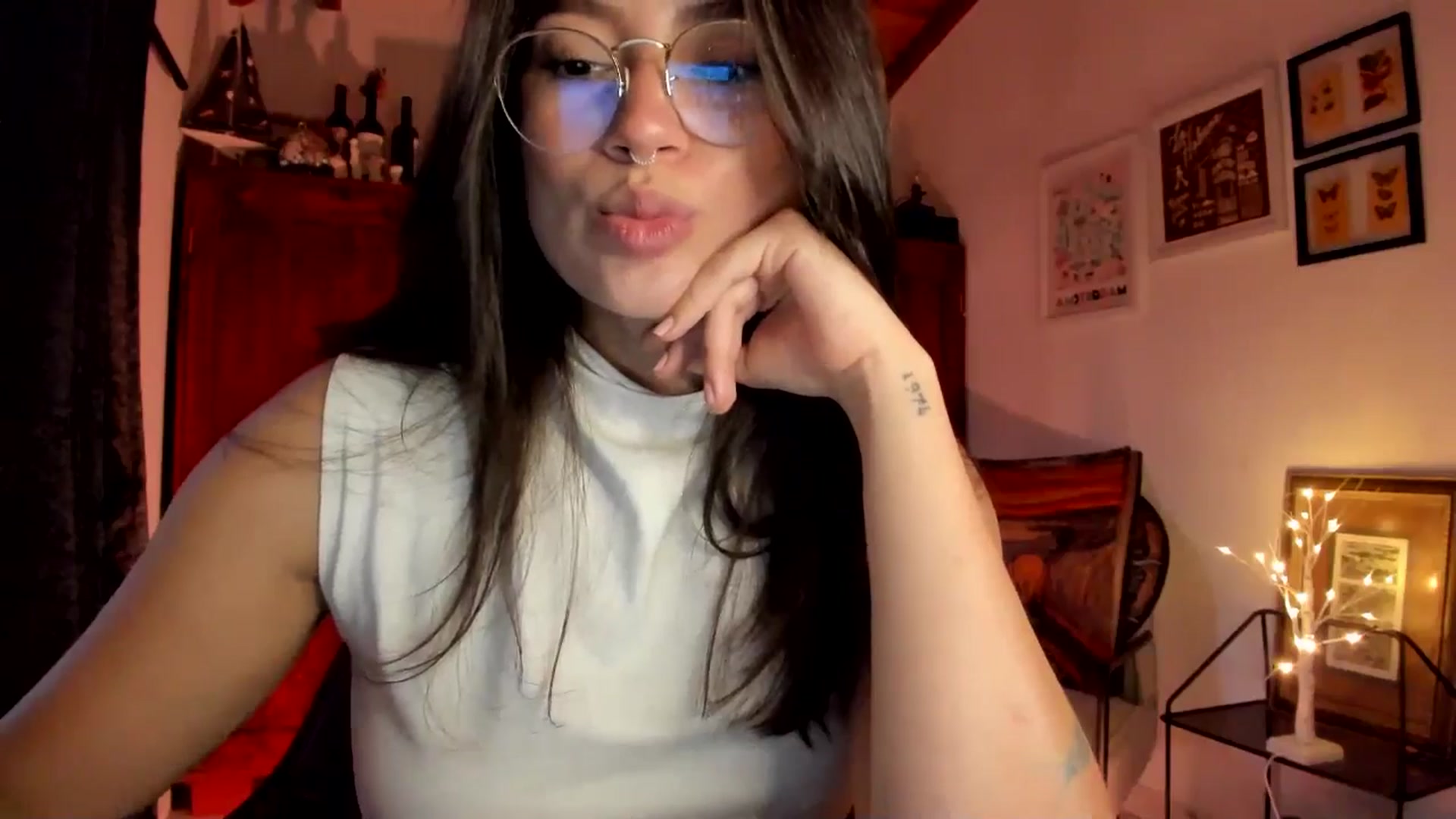 Gallery image thumbnail from Lindsoft's myfreecams stream on, 12/20/2025, 22:54 image 10 of 20