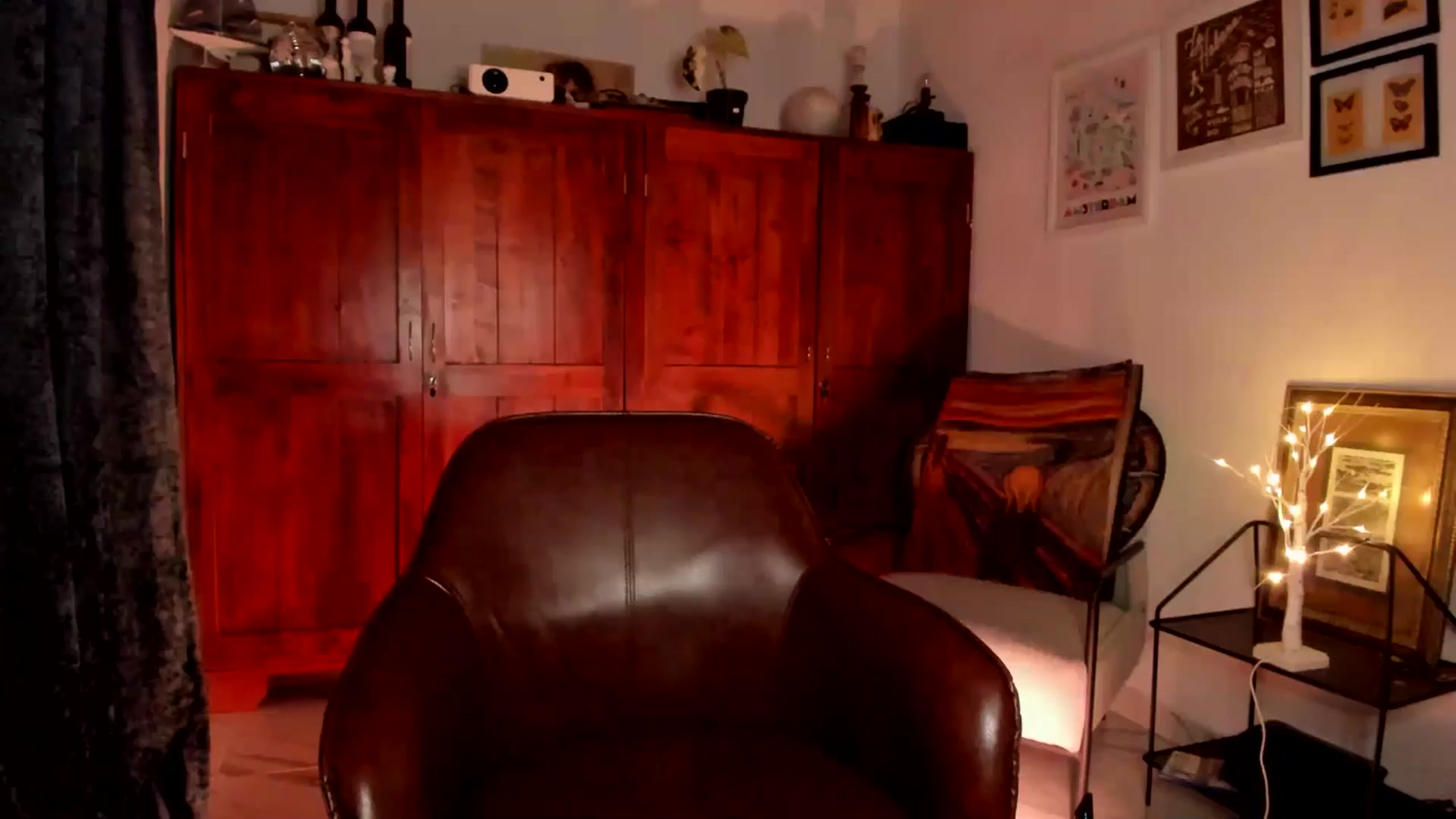 Gallery image thumbnail from Lindsoft's myfreecams stream on, 12/21/2025, 24:00 image 11 of 20