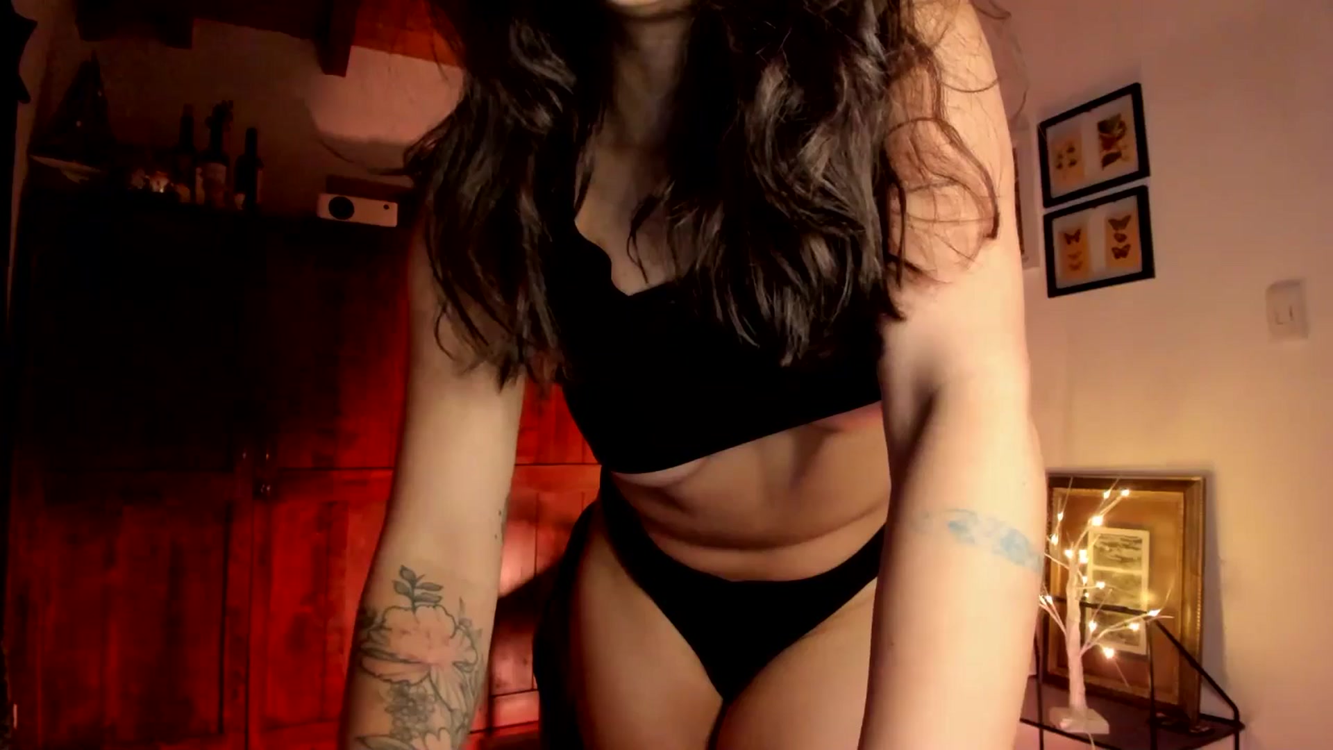 Gallery image thumbnail from Lindsoft's myfreecams stream on, 12/27/2025, 24:03 image 8 of 20