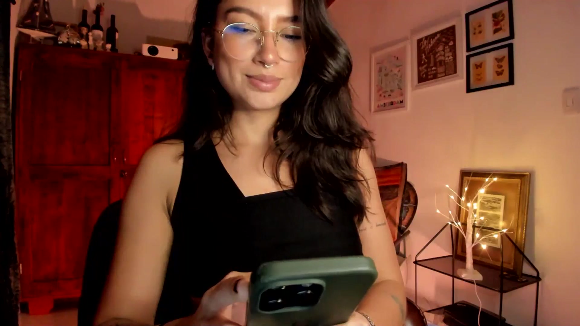 Gallery image thumbnail from Lindsoft's myfreecams stream on, 12/27/2025, 24:31 image 2 of 20