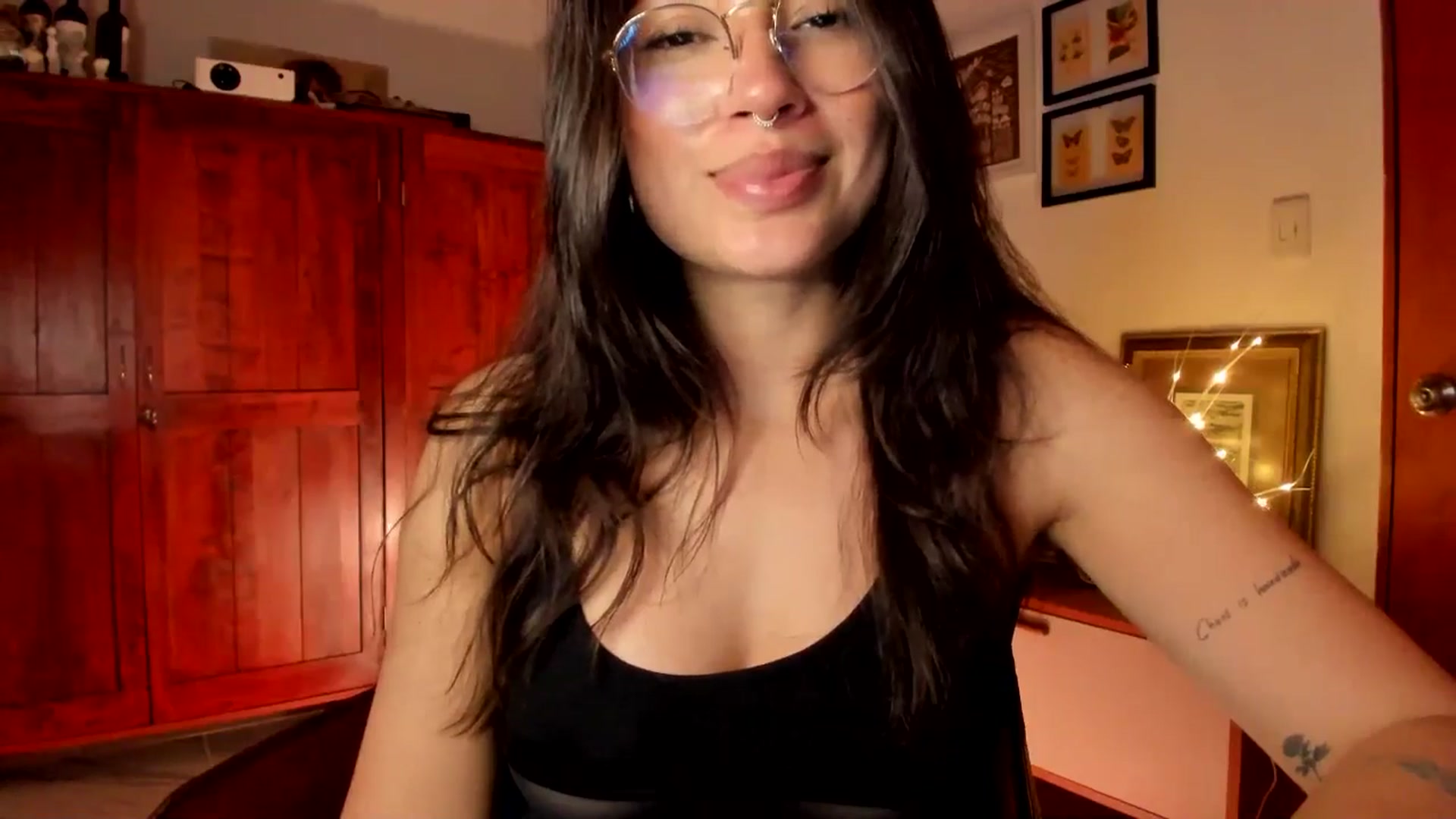 Gallery image thumbnail from Lindsoft's myfreecams stream on, 12/31/2025, 03:40 image 7 of 20