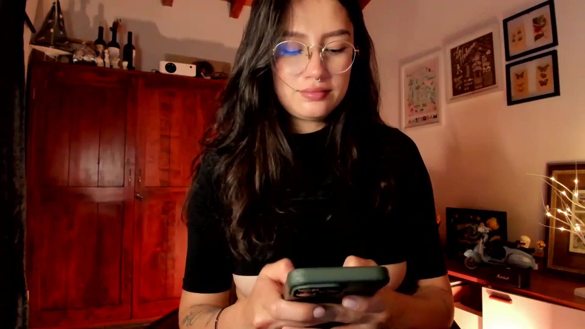 Gallery image thumbnail from Lindsoft's myfreecams stream on, 01/08/2026, 04:00 image 17 of 20
