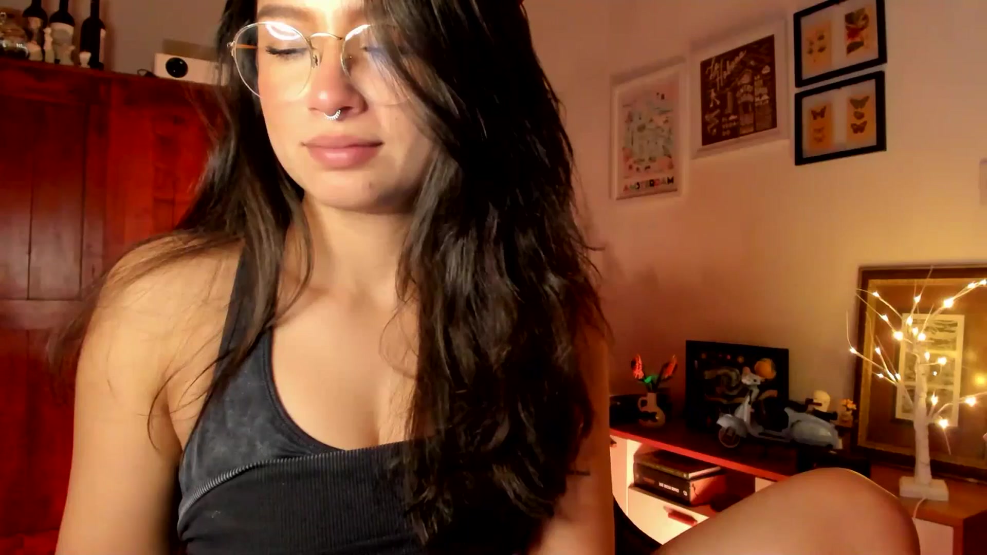 Gallery image thumbnail from Lindsoft's myfreecams stream on, 01/11/2026, 05:56 image 15 of 20