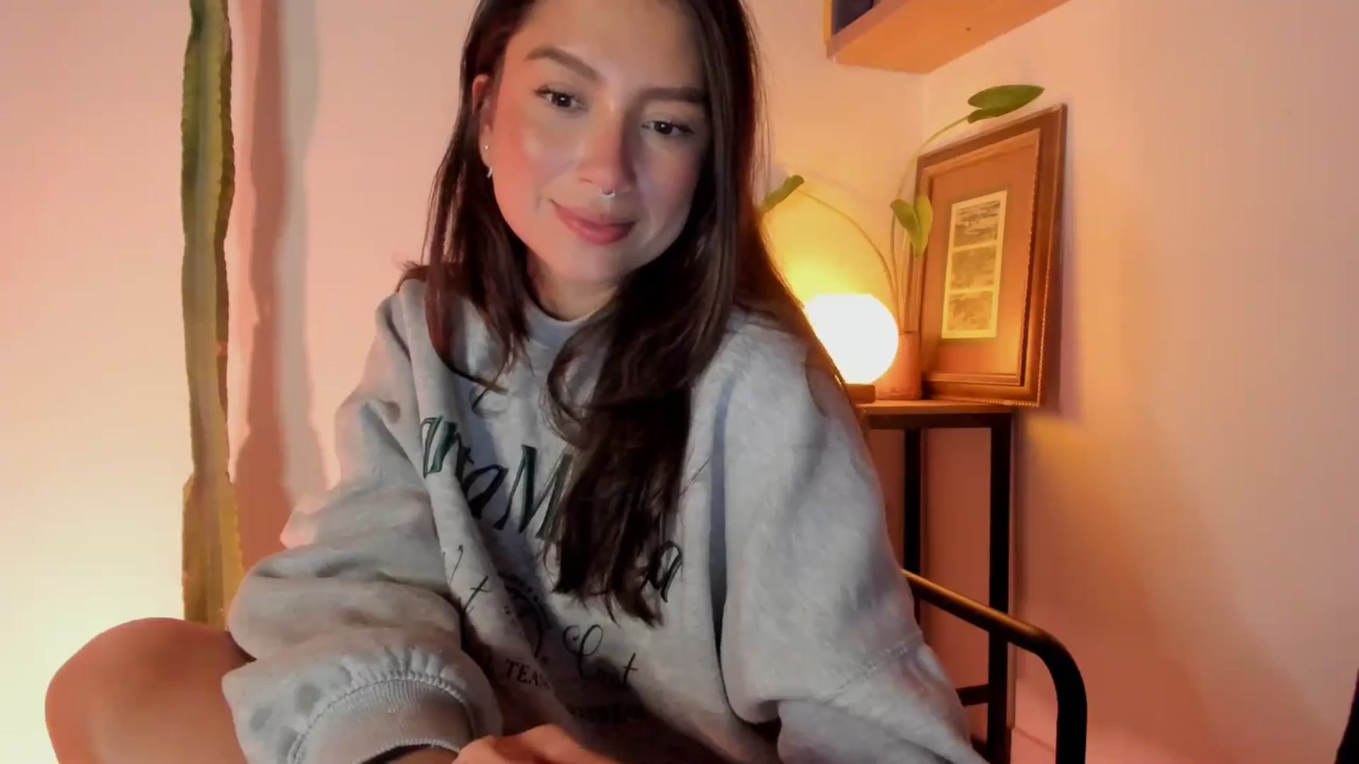 Gallery image thumbnail from Lindsoft's myfreecams stream on, 03/10/2026, 24:35 image 13 of 20