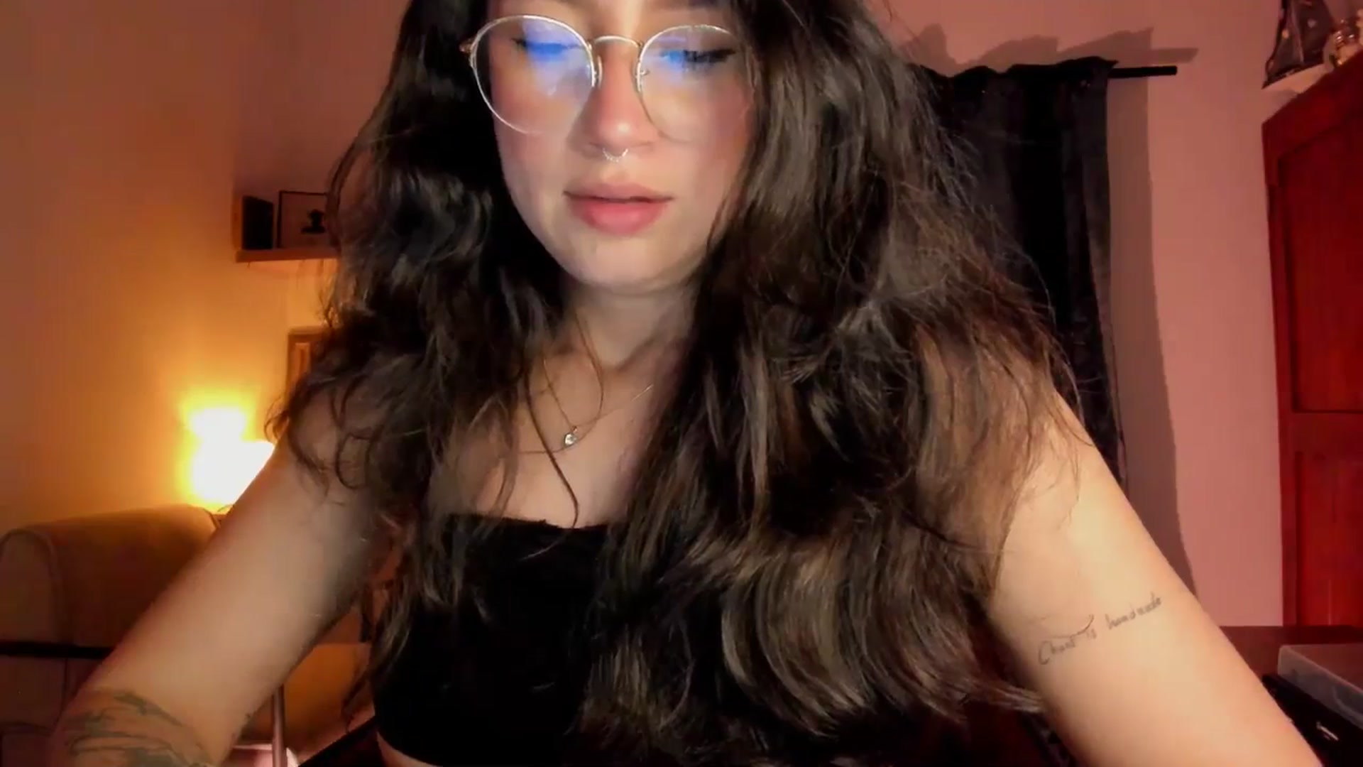 Gallery image thumbnail from Lindsoft's myfreecams stream on, 04/10/2026, 05:55 image 12 of 20