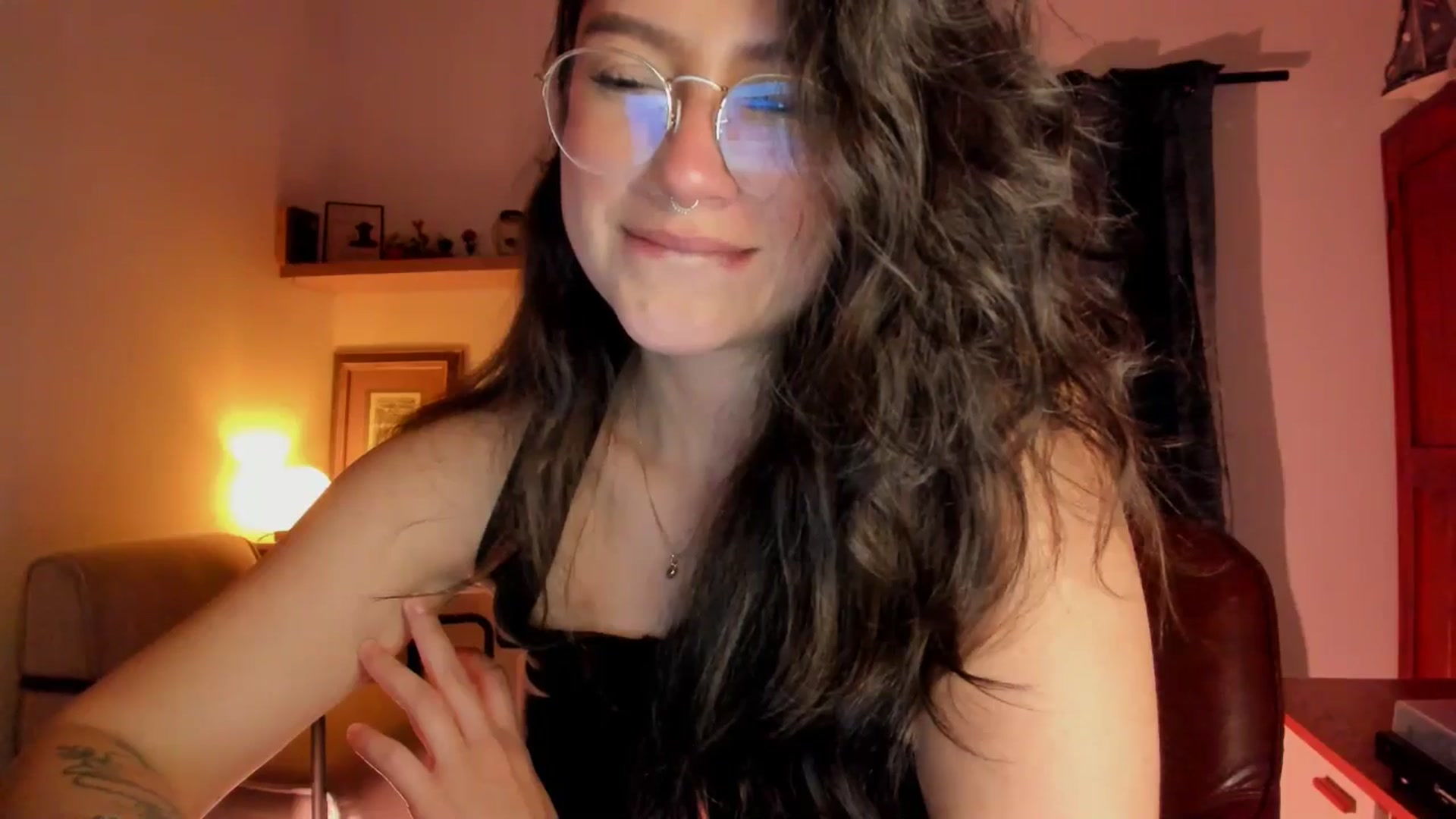 Gallery image thumbnail from Lindsoft's myfreecams stream on, 04/10/2026, 05:55 image 8 of 20