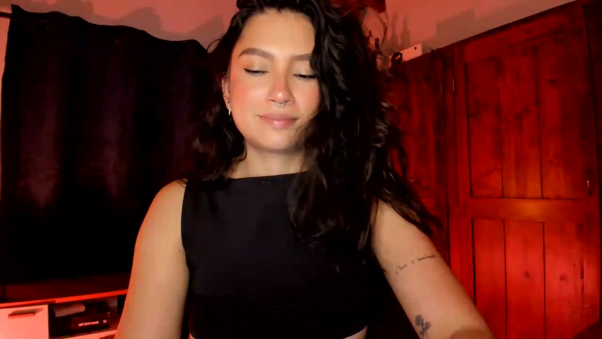 Gallery image thumbnail from Lindsoft's myfreecams stream on, 07/16/2026, 03:26 image 10 of 20
