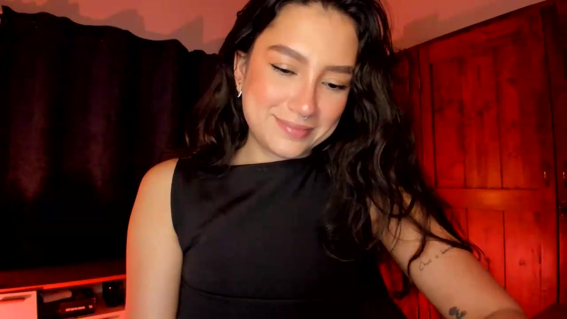 Gallery image thumbnail from Lindsoft's myfreecams stream on, 07/16/2026, 03:26 image 18 of 20