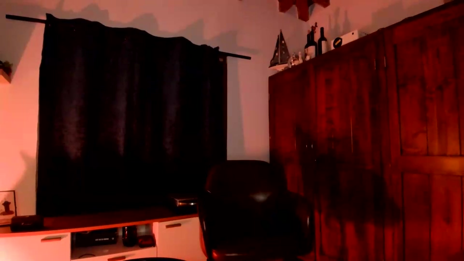 Gallery image thumbnail from Lindsoft's myfreecams stream on, 08/11/2026, 23:57 image 12 of 20