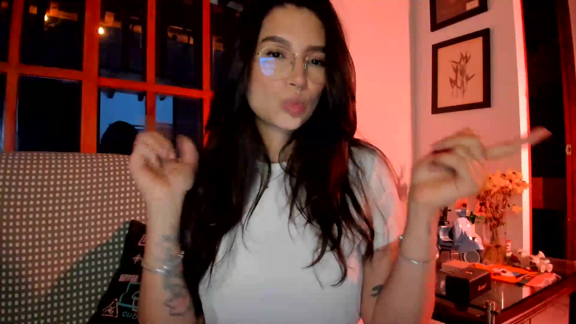 Gallery image thumbnail from Lindsoft's myfreecams stream on, 08/30/2026, 24:07 image 17 of 20