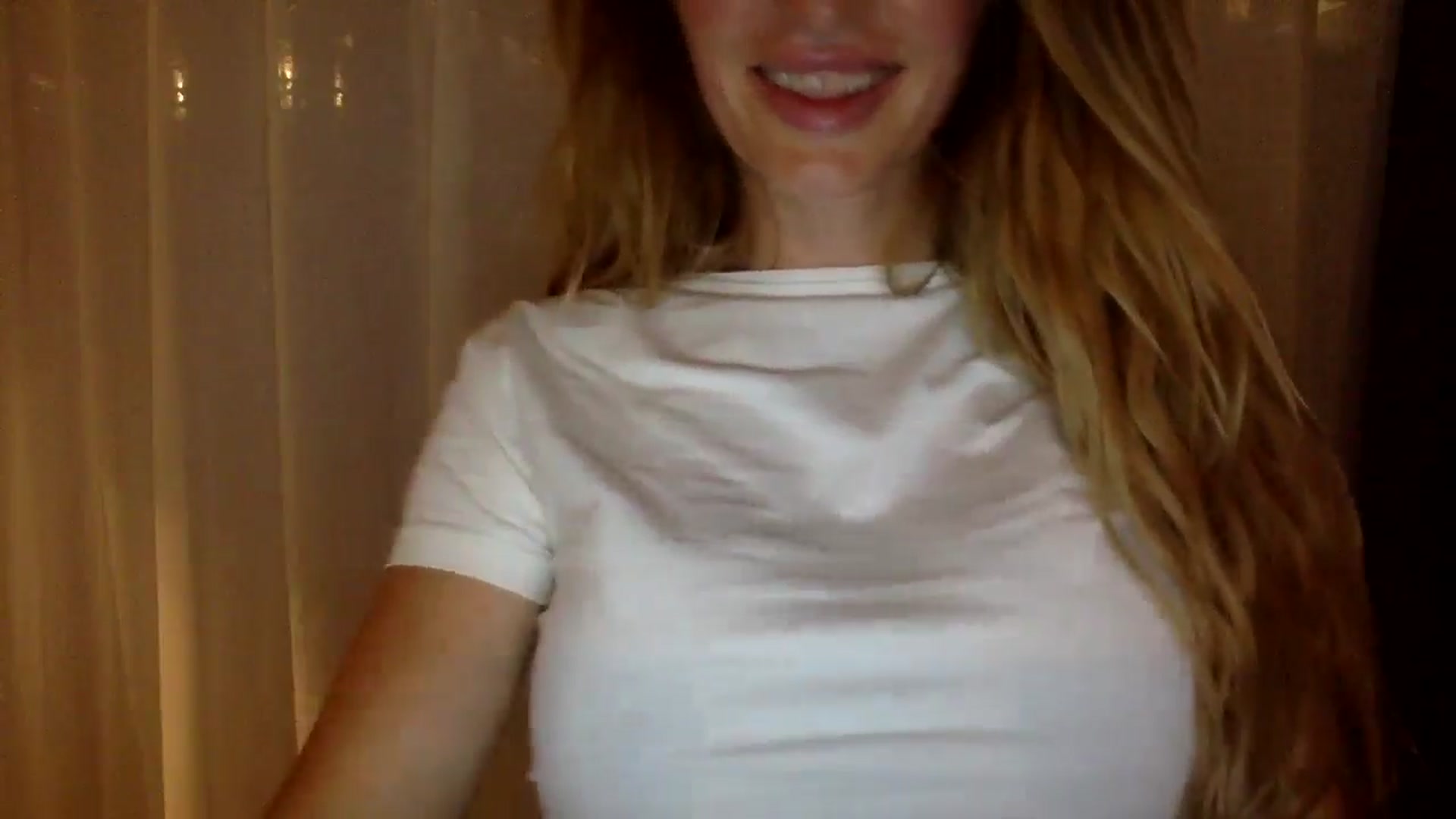 Gallery image thumbnail from Linettvibe's myfreecams stream on, 07/09/2025, 19:59 image 15 of 20