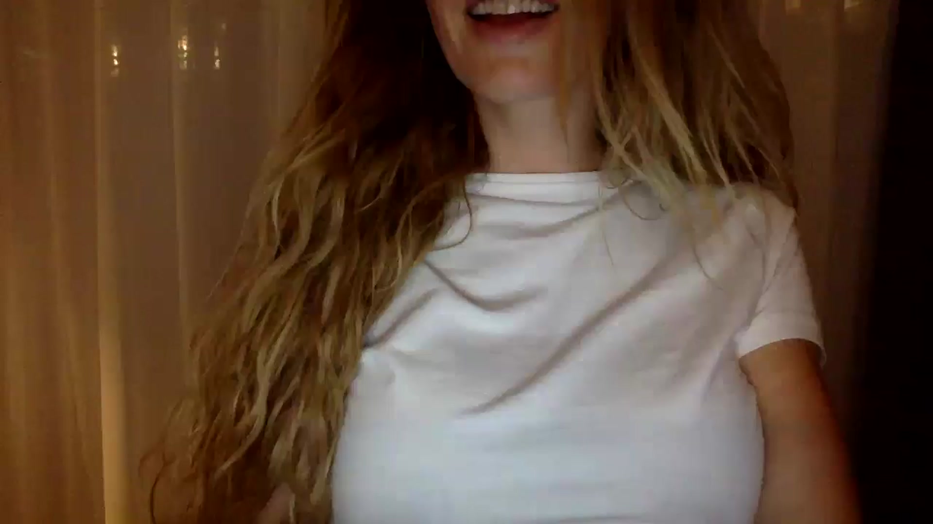 Gallery image thumbnail from Linettvibe's myfreecams stream on, 07/09/2025, 19:59 image 17 of 20