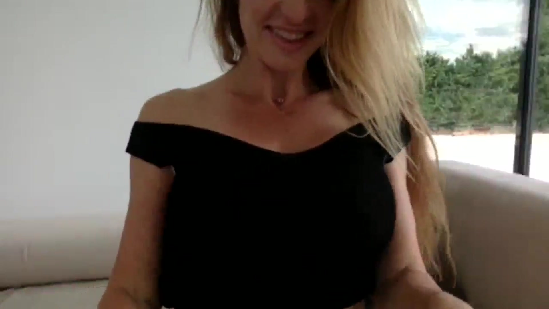 Gallery image thumbnail from Linettvibe's myfreecams stream on, 07/14/2025, 16:16 image 7 of 20