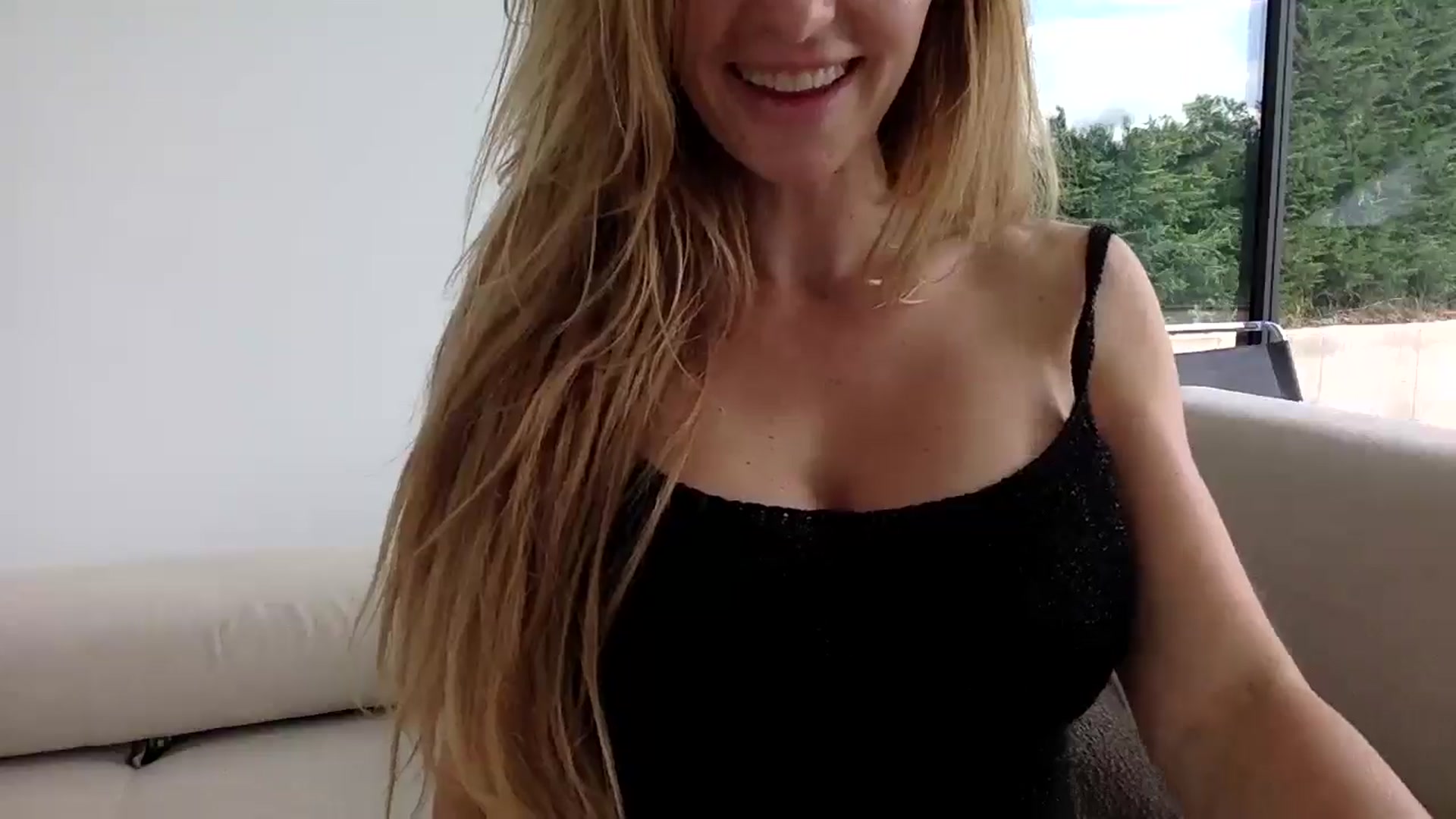 Gallery image thumbnail from Linettvibe's myfreecams stream on, 07/18/2025, 15:01 image 16 of 20