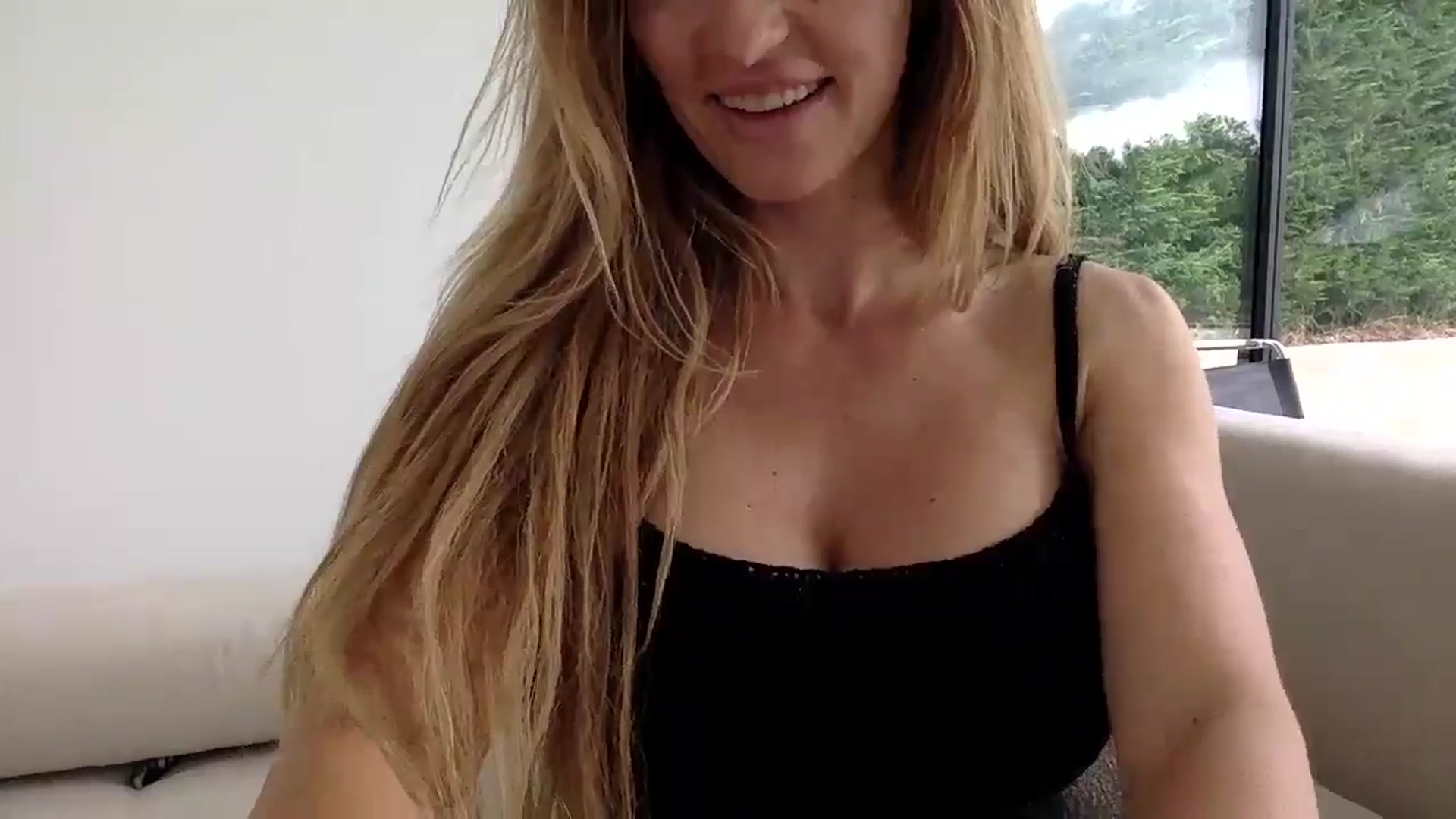 Gallery image thumbnail from Linettvibe's myfreecams stream on, 07/18/2025, 15:01 image 6 of 20