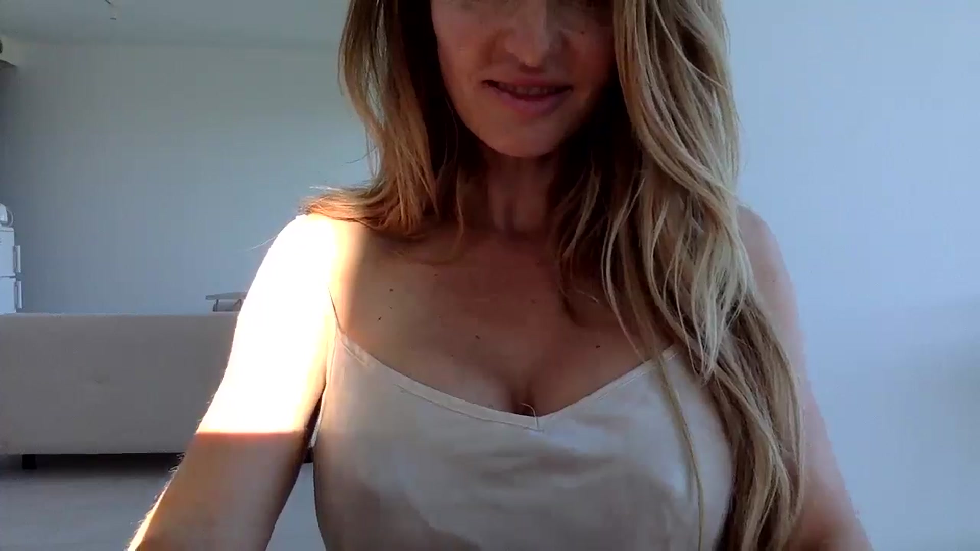 Gallery image thumbnail from Linettvibe's myfreecams stream on, 07/22/2025, 17:14 image 18 of 20