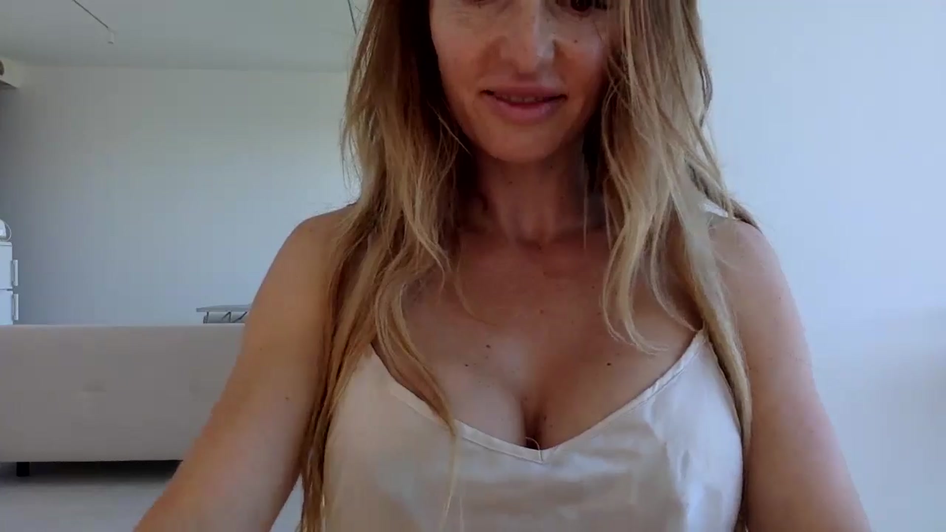 Gallery image thumbnail from Linettvibe's myfreecams stream on, 07/22/2025, 17:14 image 10 of 20