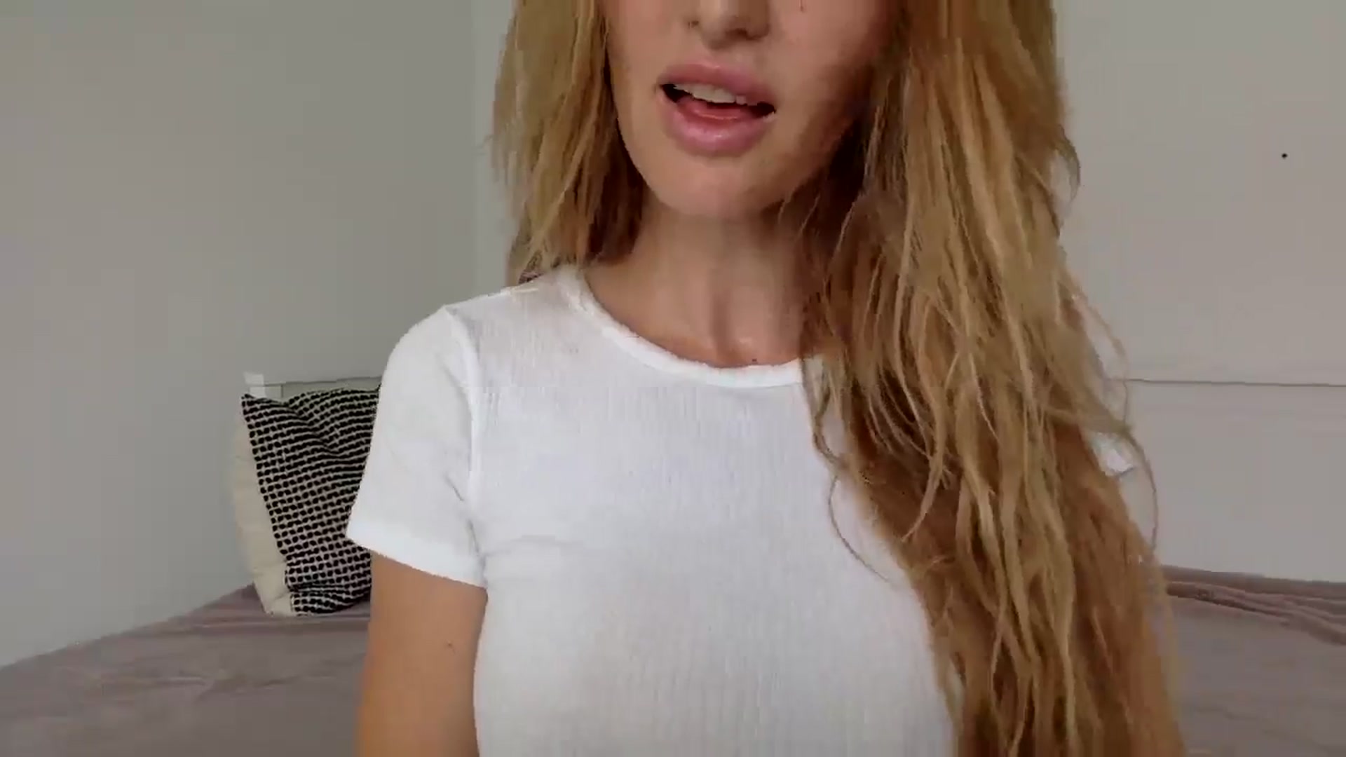 Gallery image thumbnail from Linettvibe's myfreecams stream on, 07/25/2025, 13:15 image 11 of 20