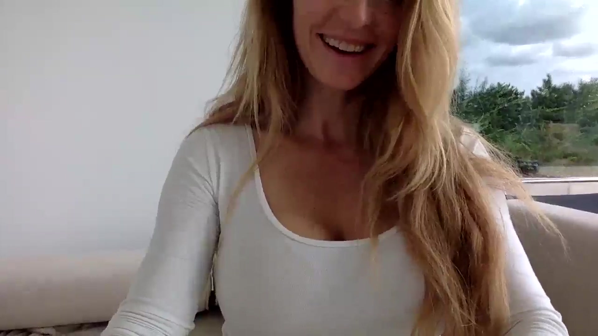 Gallery image thumbnail from Linettvibe's myfreecams stream on, 08/04/2025, 08:33 image 11 of 20