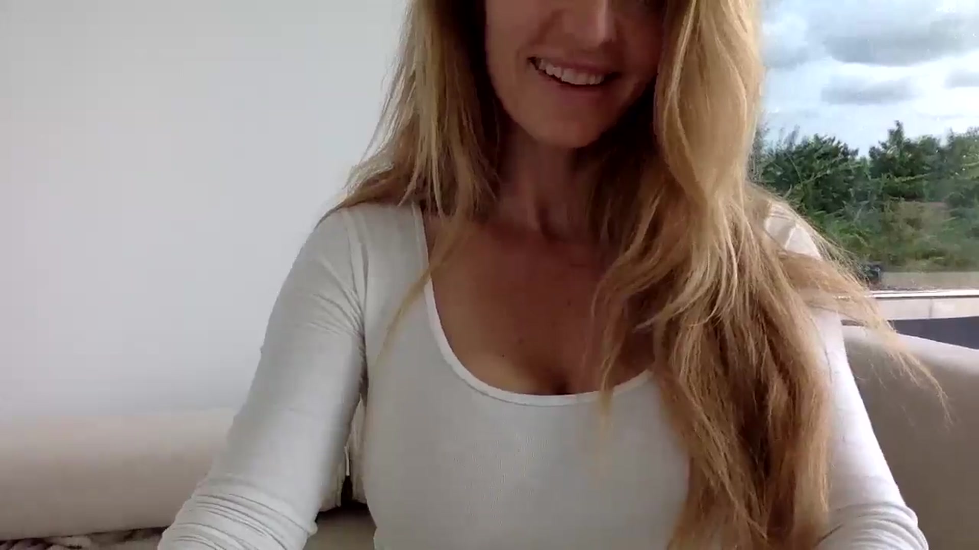 Gallery image thumbnail from Linettvibe's myfreecams stream on, 08/04/2025, 08:33 image 12 of 20
