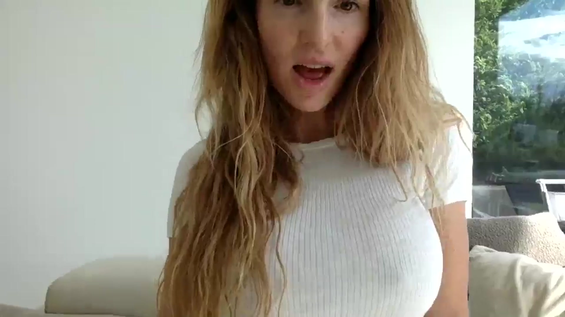 Gallery image thumbnail from Linettvibe's myfreecams stream on, 09/14/2025, 14:02 image 18 of 20