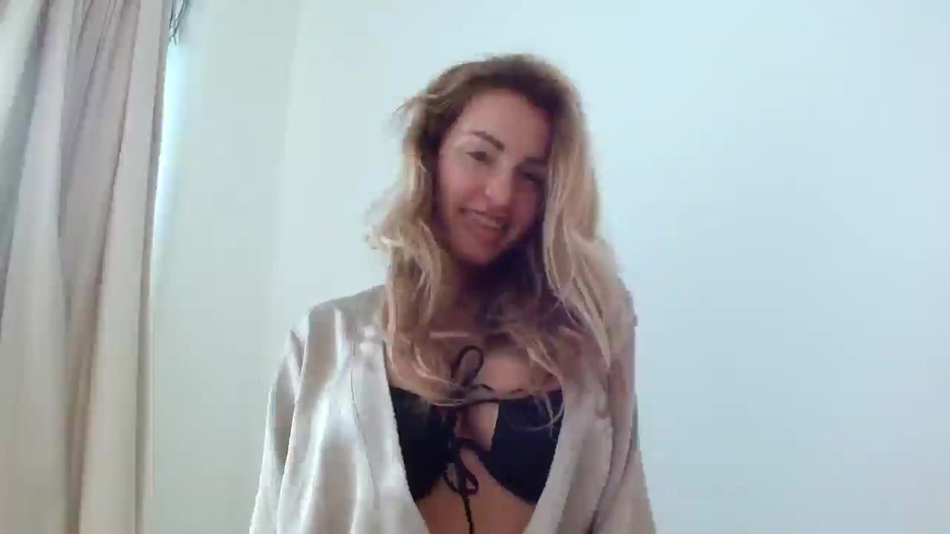 Gallery image thumbnail from Linettvibe's myfreecams stream on, 03/12/2026, 12:28 image 11 of 20