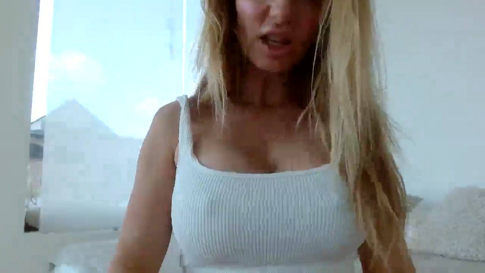 Gallery image thumbnail from Linettvibe's myfreecams stream on, 04/17/2026, 13:12 image 15 of 20