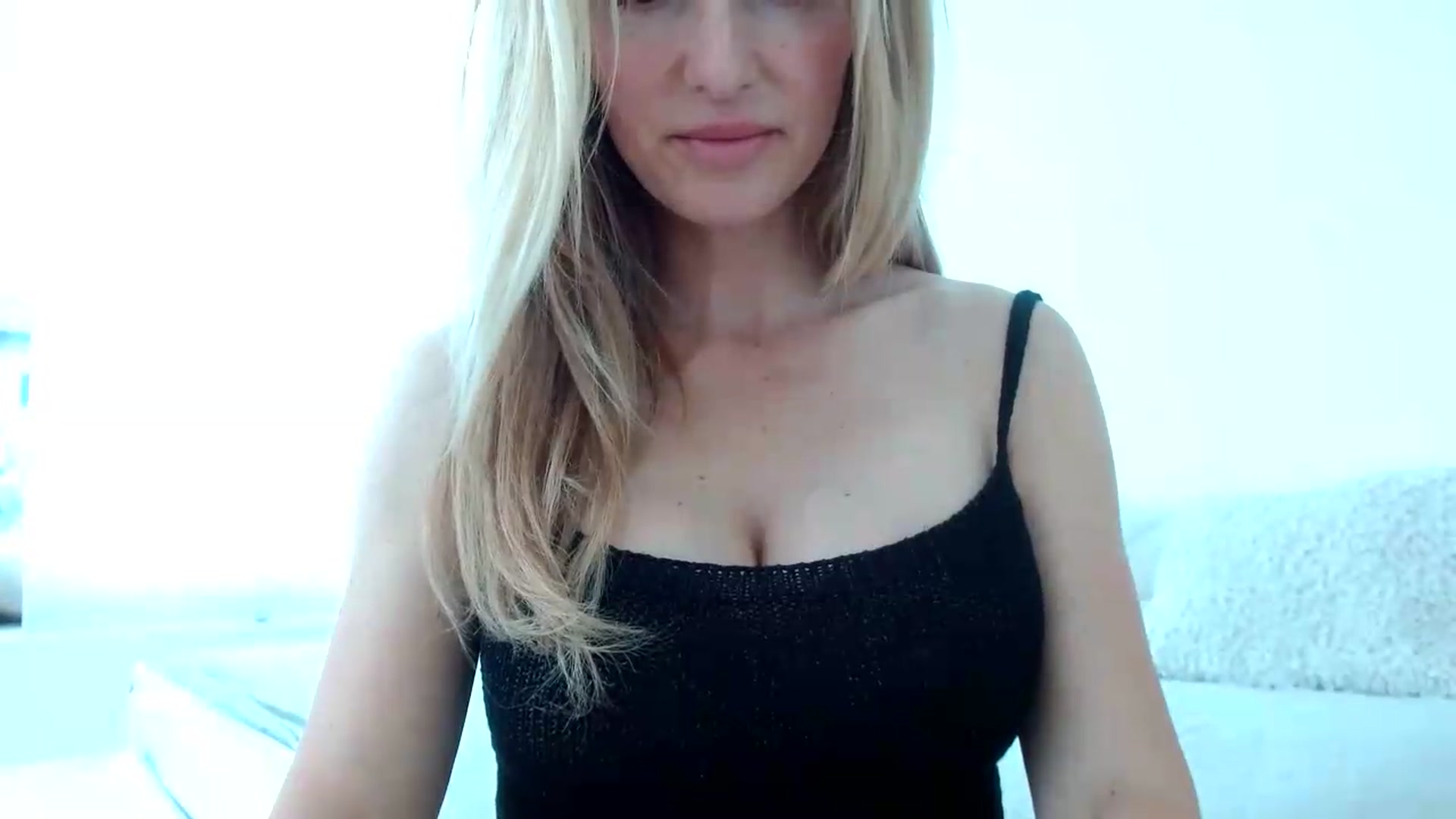 Gallery image thumbnail from Linettvibe's myfreecams stream on, 05/14/2026, 11:18 image 19 of 20