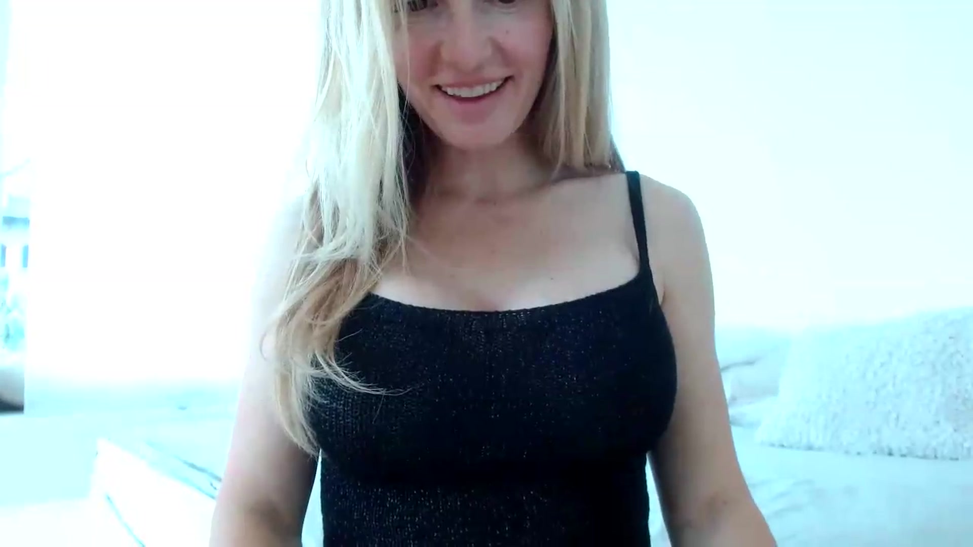 Gallery image thumbnail from Linettvibe's myfreecams stream on, 05/14/2026, 11:18 image 4 of 20
