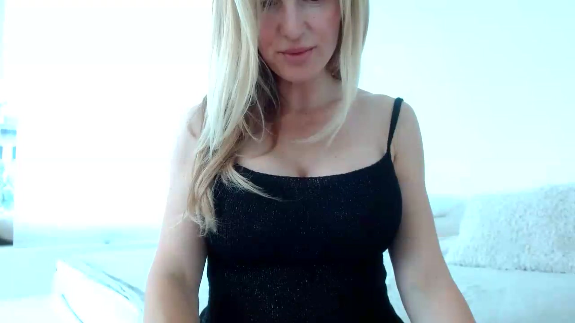 Gallery image thumbnail from Linettvibe's myfreecams stream on, 05/14/2026, 11:18 image 13 of 20