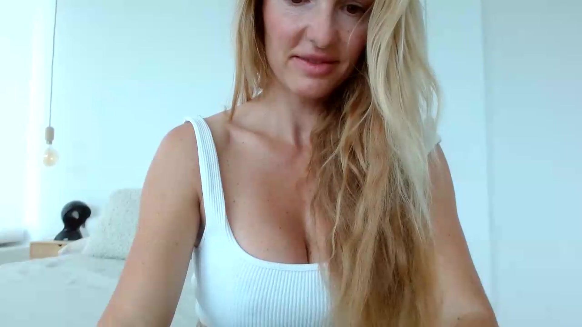 Gallery image thumbnail from Linettvibe's myfreecams stream on, 07/27/2026, 11:53 image 9 of 20