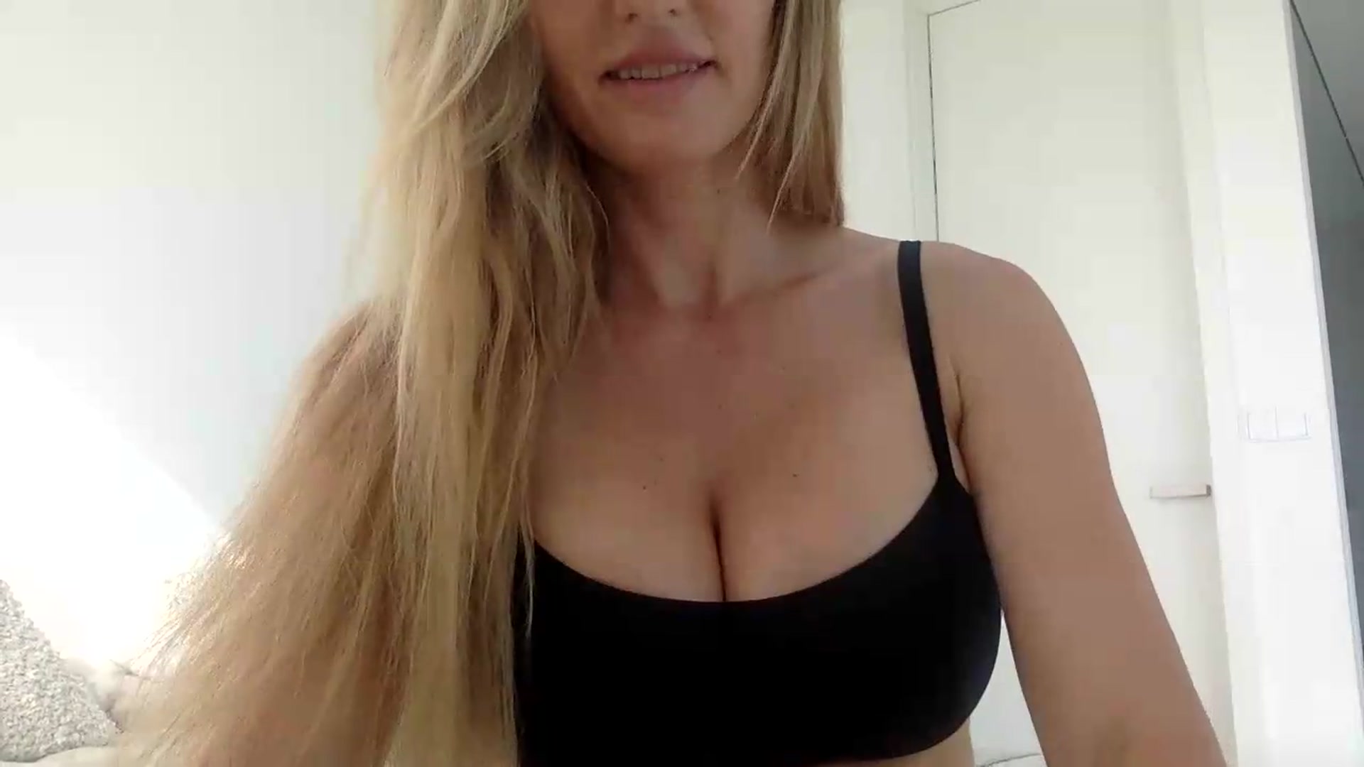 Gallery image thumbnail from Linettvibe's myfreecams stream on, 08/09/2026, 15:16 image 10 of 20