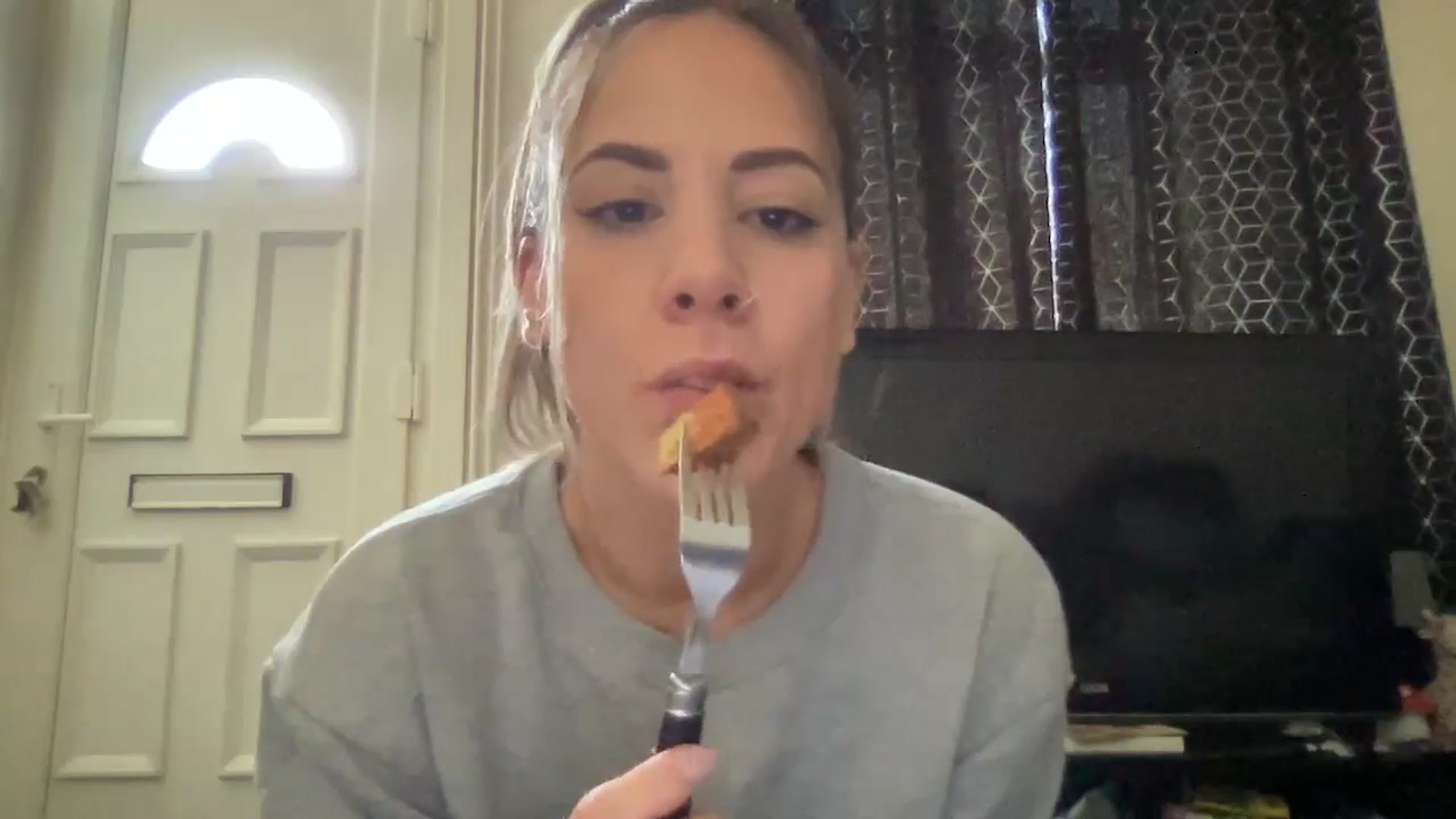 Gallery image thumbnail from LingLing8's myfreecams stream on, 10/16/2024, 14:12 image 7 of 20