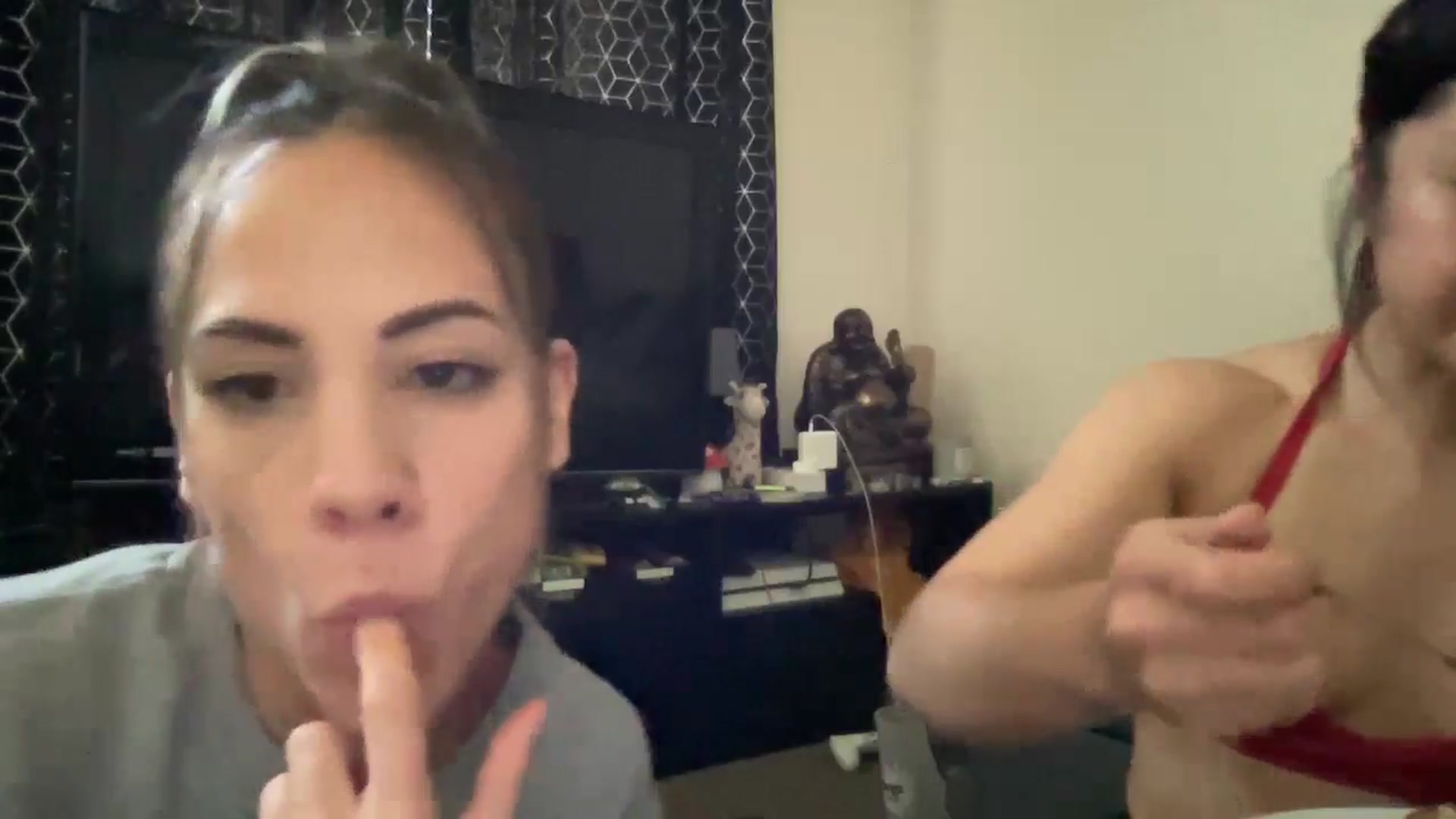 Gallery image thumbnail from LingLing8's myfreecams stream on, 10/16/2024, 14:12 image 12 of 20