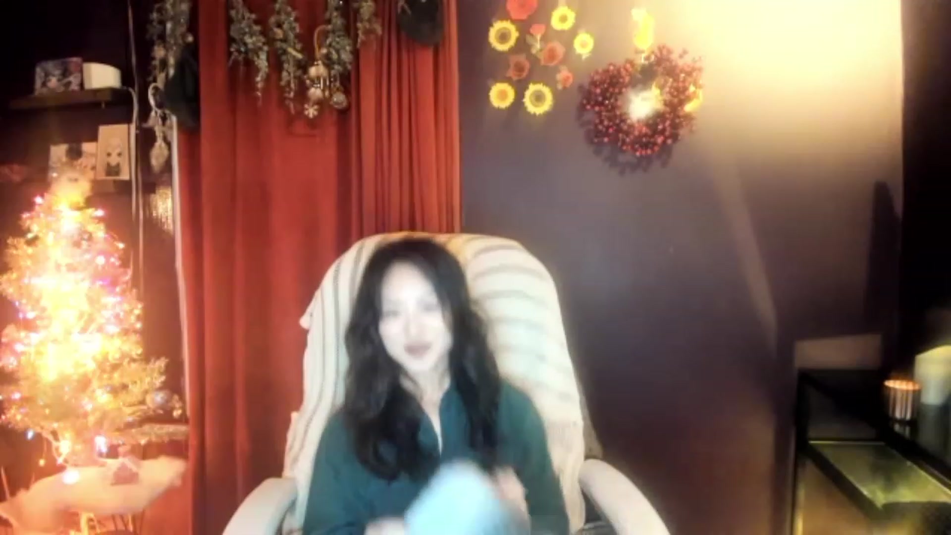 Gallery image thumbnail from Linnea_'s myfreecams stream on, 12/10/2022, 06:11 image 9 of 20