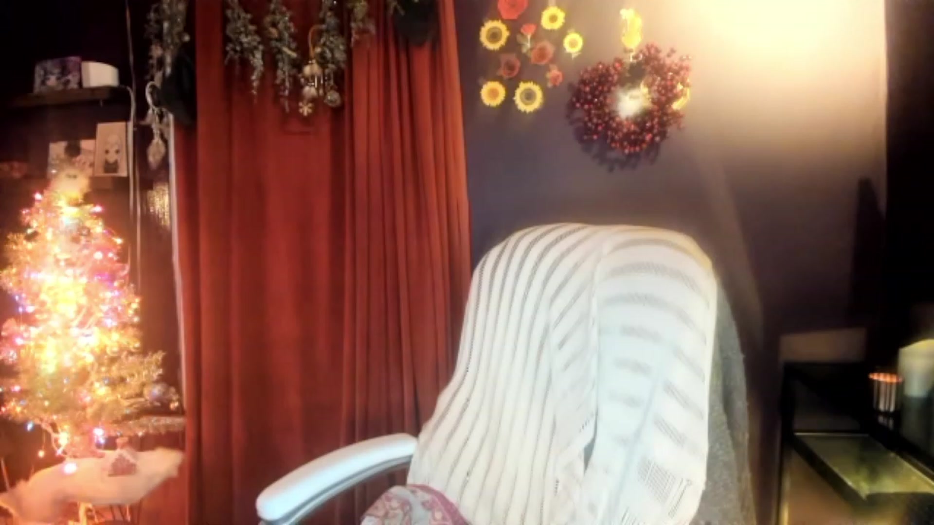 Gallery image thumbnail from Linnea_'s myfreecams stream on, 12/10/2022, 06:11 image 14 of 20