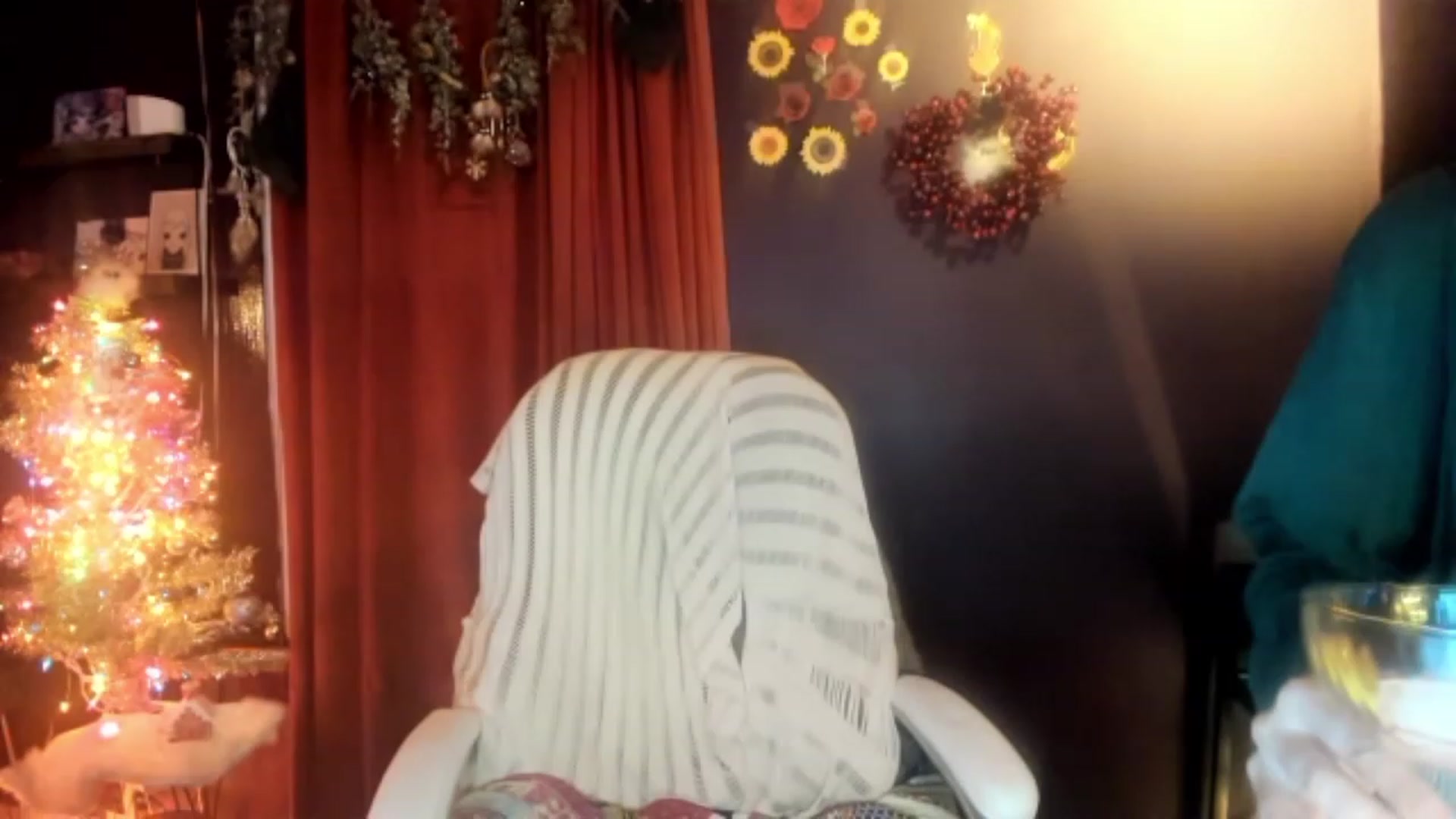 Gallery image thumbnail from Linnea_'s myfreecams stream on, 12/10/2022, 07:08 image 3 of 20