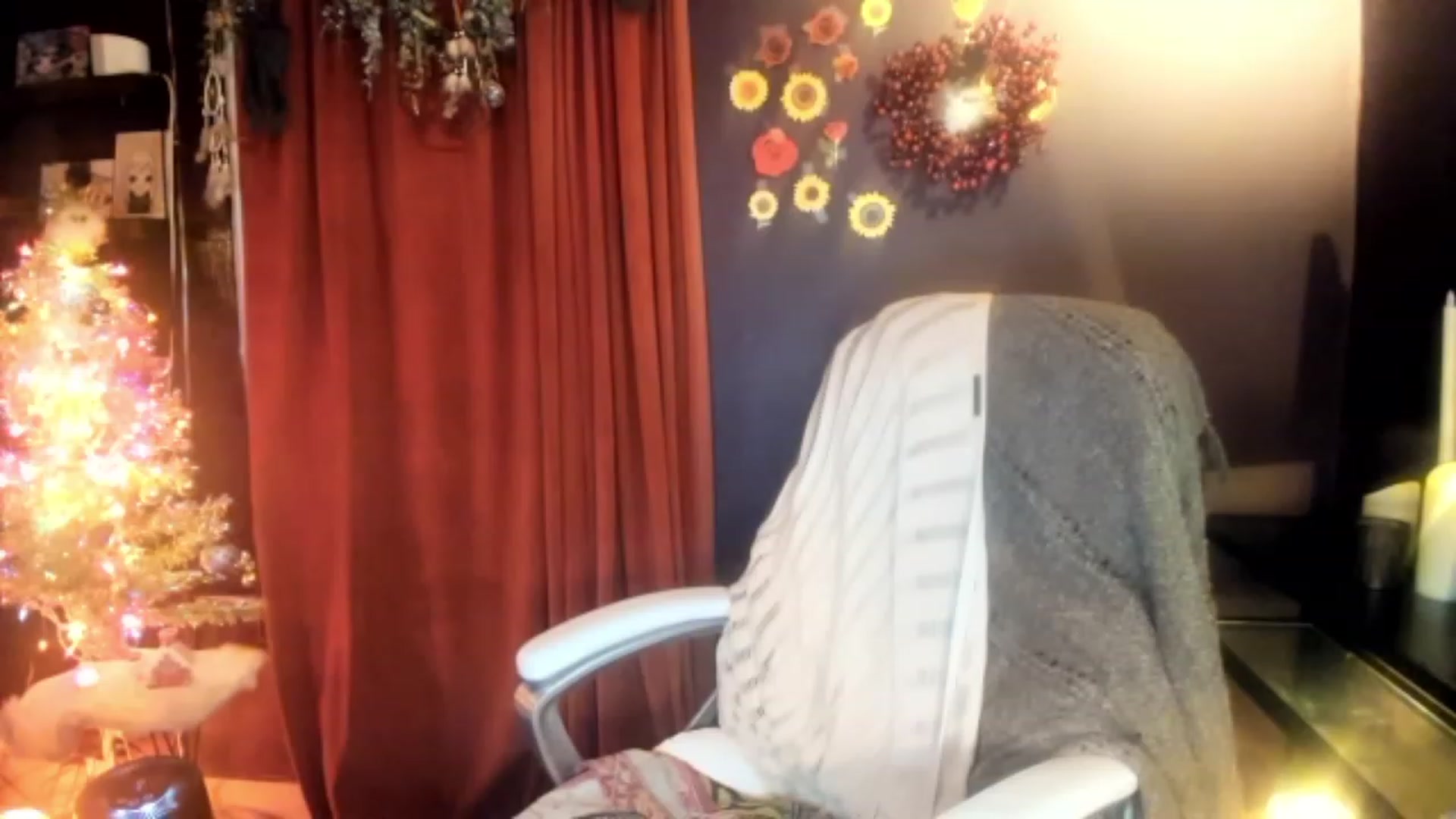 Gallery image thumbnail from Linnea_'s myfreecams stream on, 12/16/2022, 06:04 image 10 of 20
