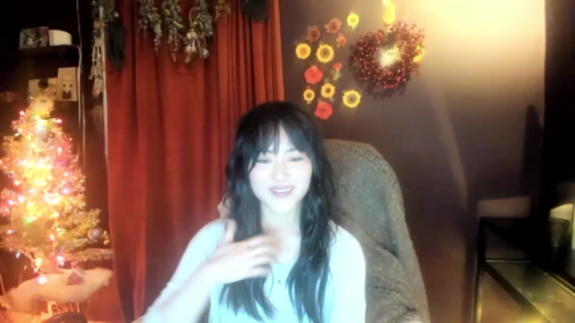 Gallery image thumbnail from Linnea_'s myfreecams stream on, 12/16/2022, 07:05 image 8 of 20