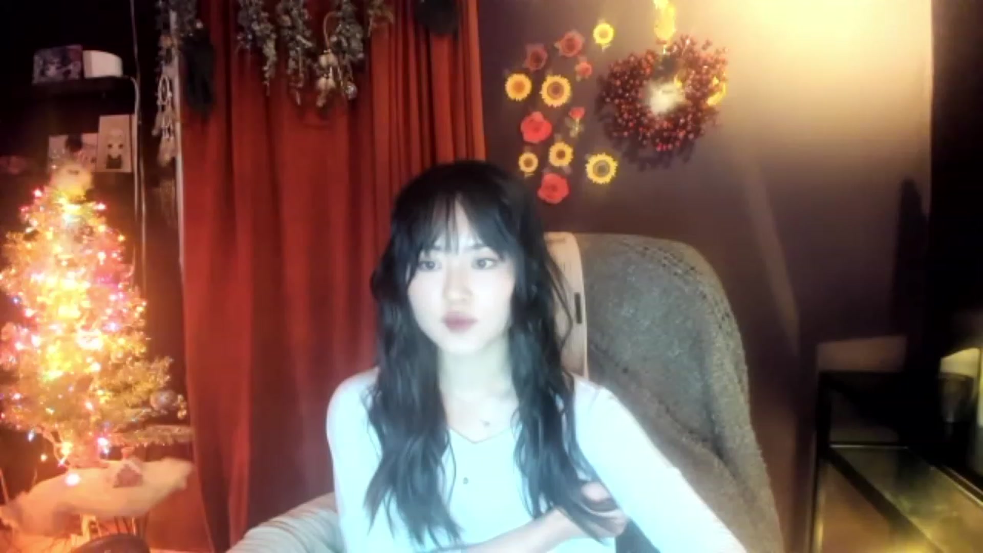 Gallery image thumbnail from Linnea_'s myfreecams stream on, 12/16/2022, 07:05 image 4 of 20