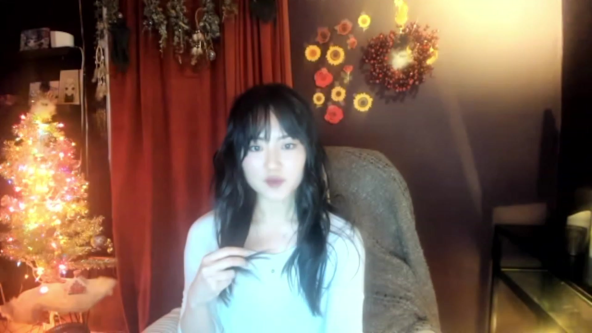 Gallery image thumbnail from Linnea_'s myfreecams stream on, 12/16/2022, 07:05 image 14 of 20