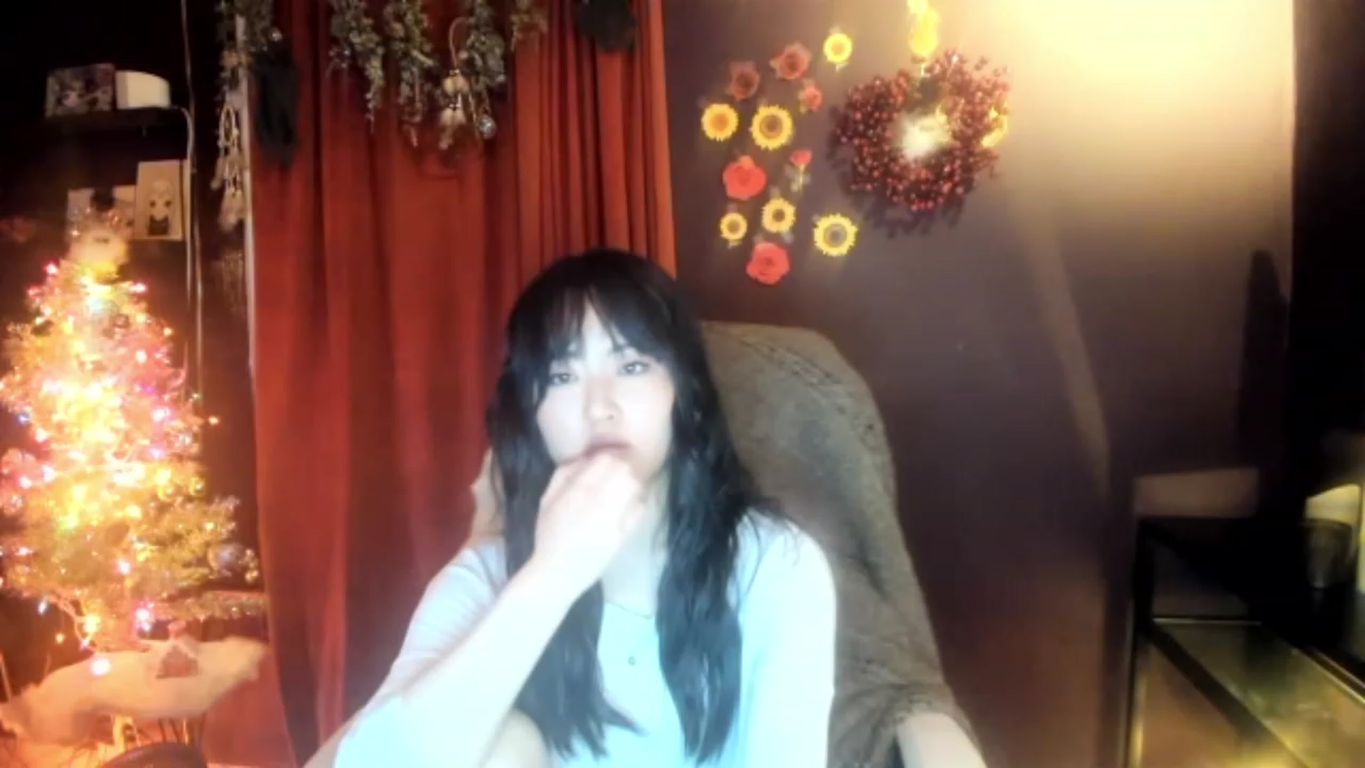 Gallery image thumbnail from Linnea_'s myfreecams stream on, 12/16/2022, 08:31 image 9 of 20